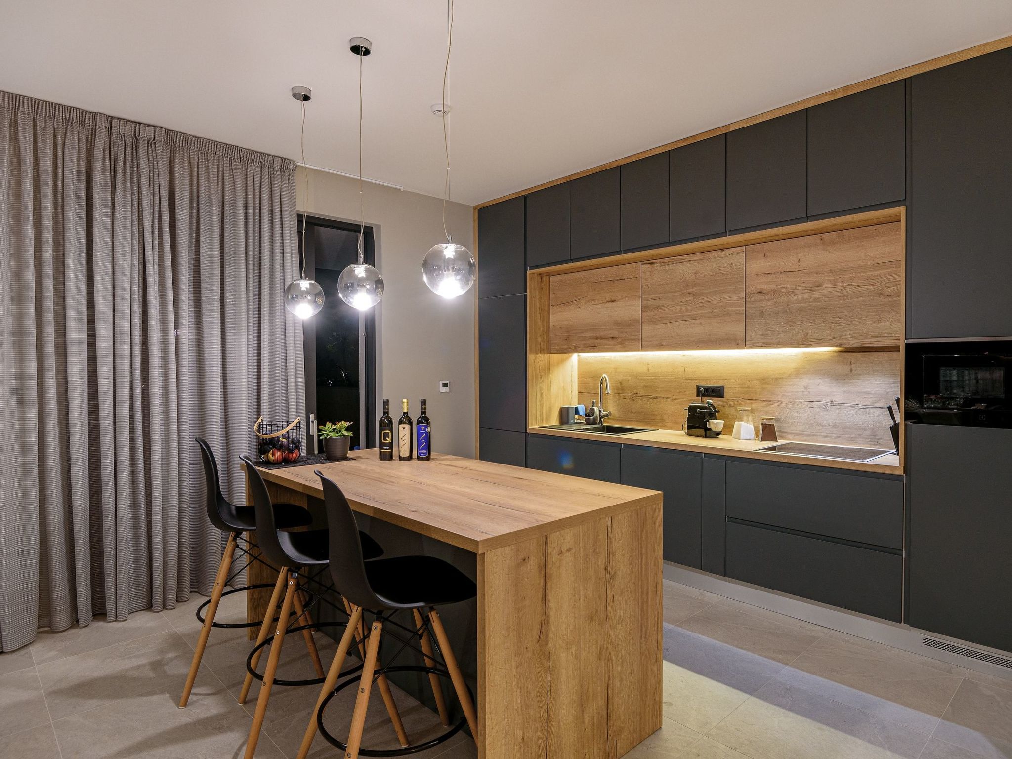 Luxuriöse Villa mit Infinity-Außenpool-Image-tags.info