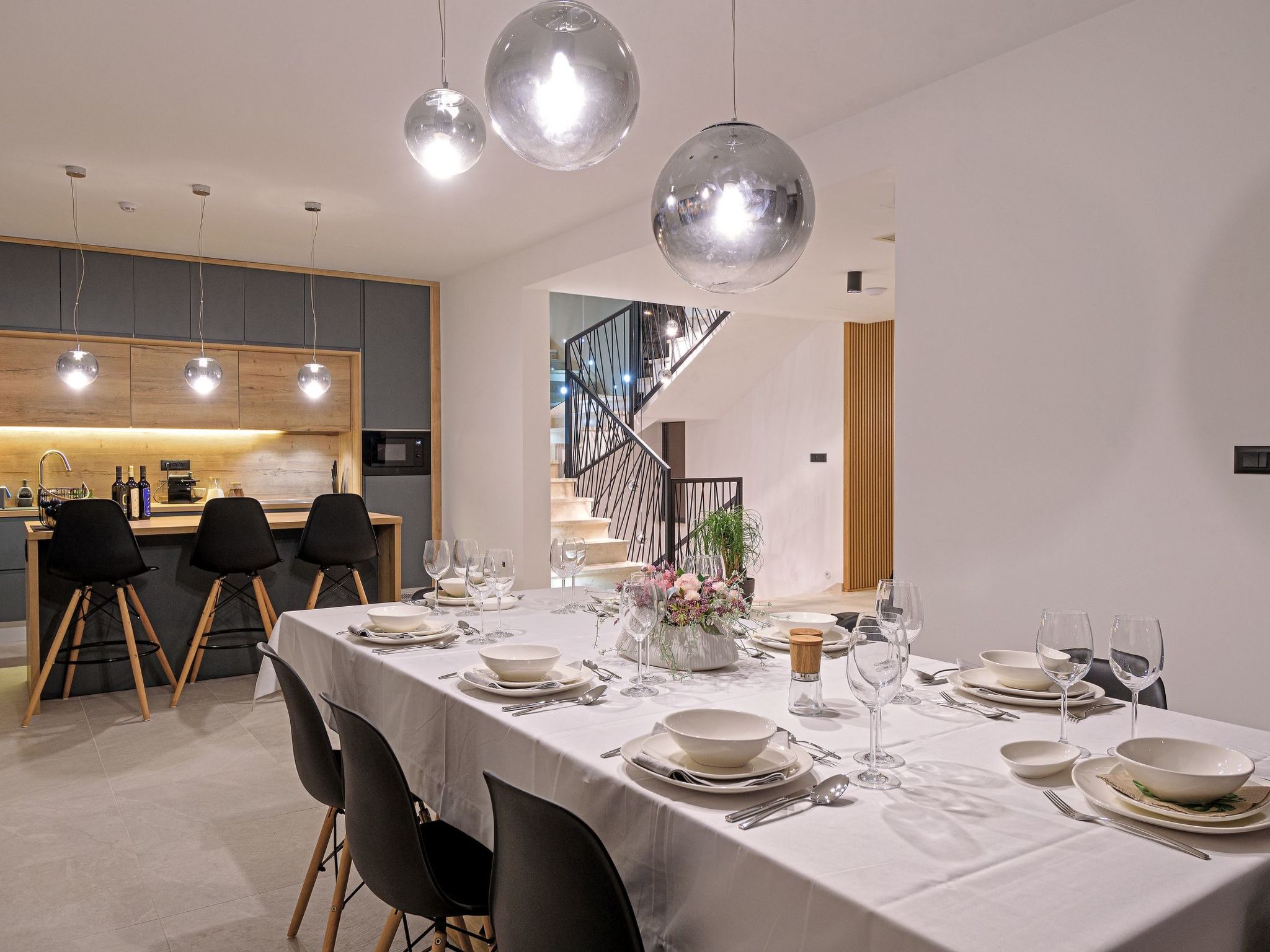 Luxuriöse Villa mit Infinity-Außenpool-Image-tags.info