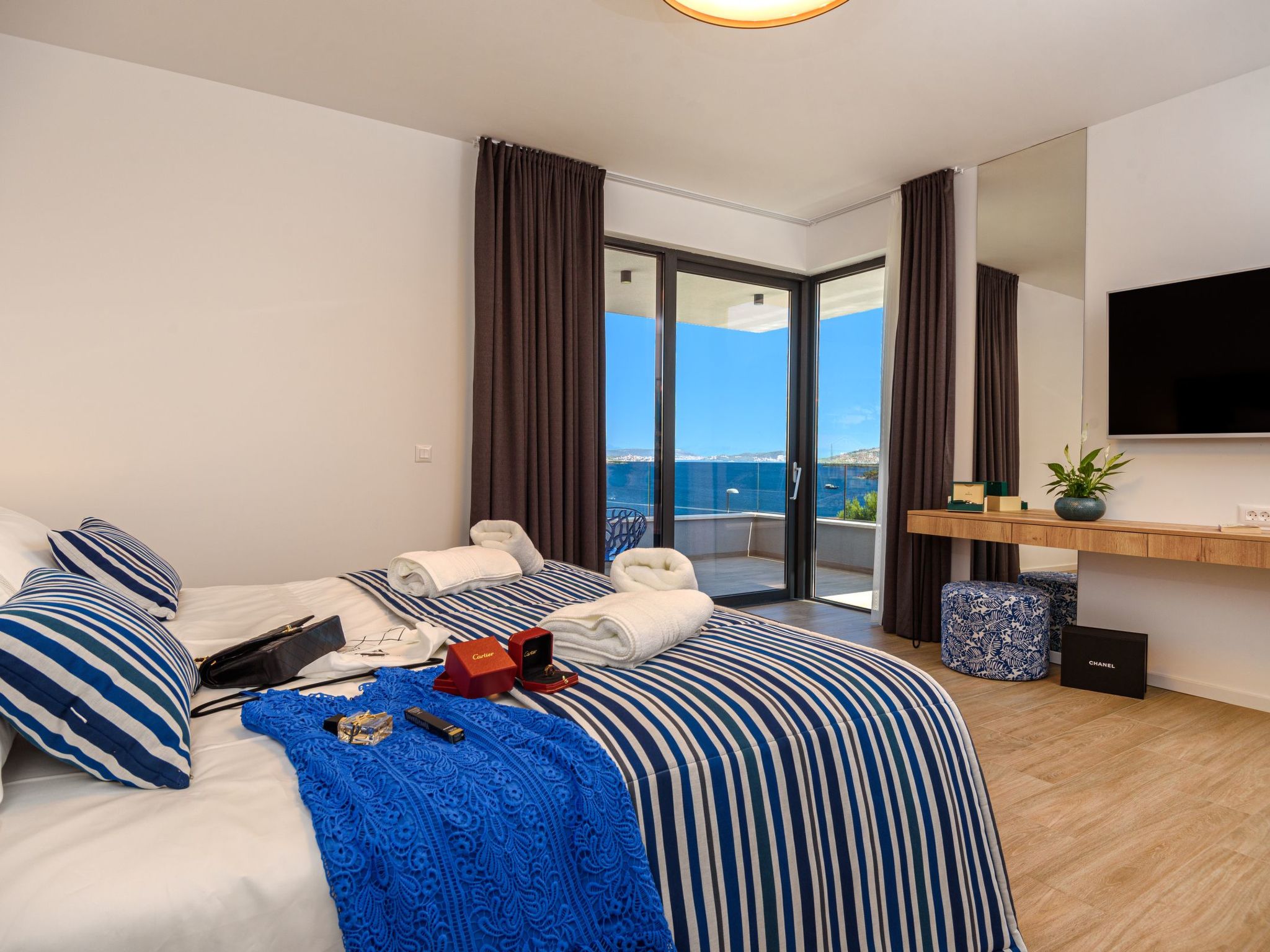 Luxuriöse Villa mit Infinity-Außenpool-Image-tags.info