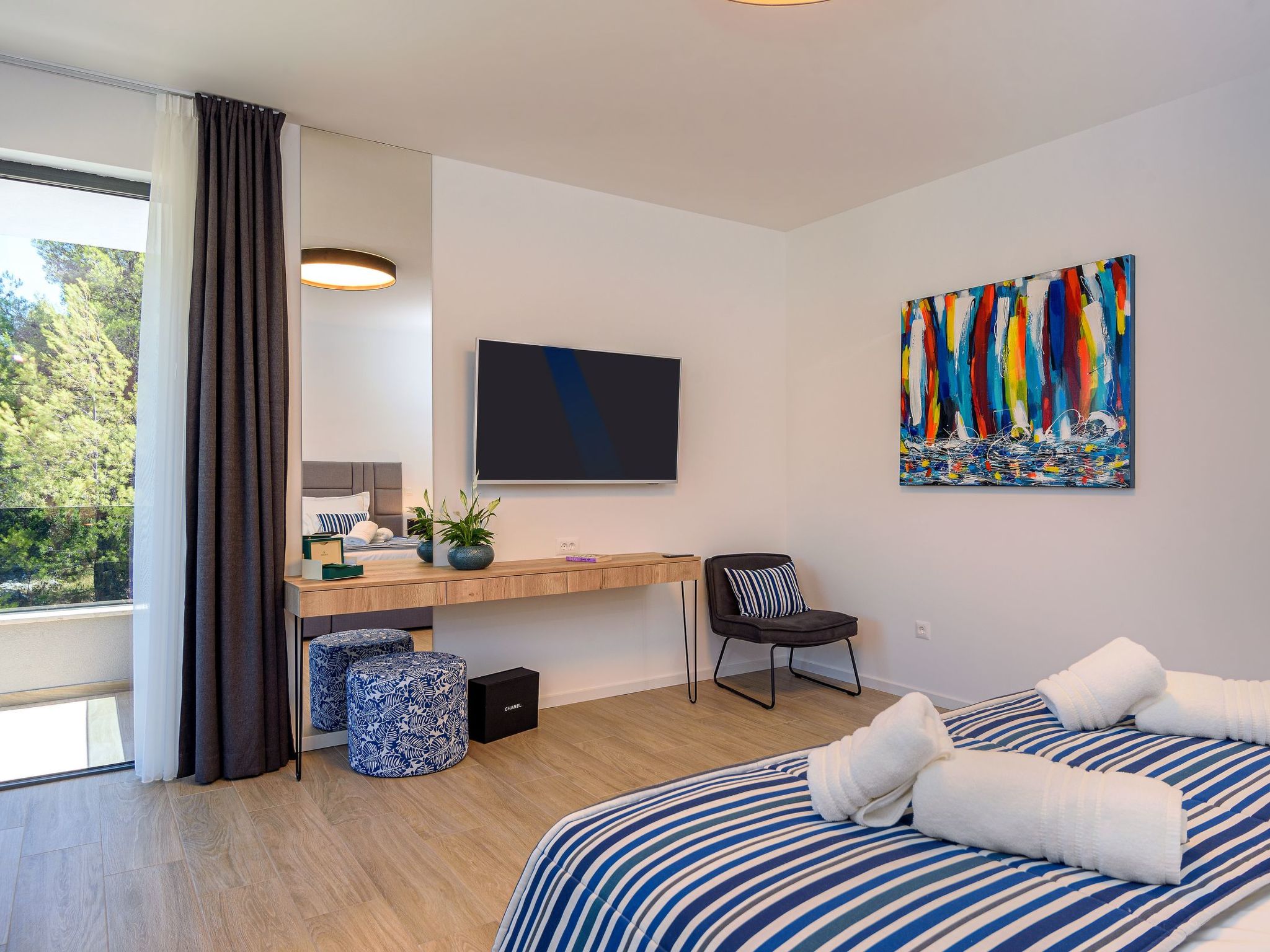 Luxuriöse Villa mit Infinity-Außenpool-Image-tags.info