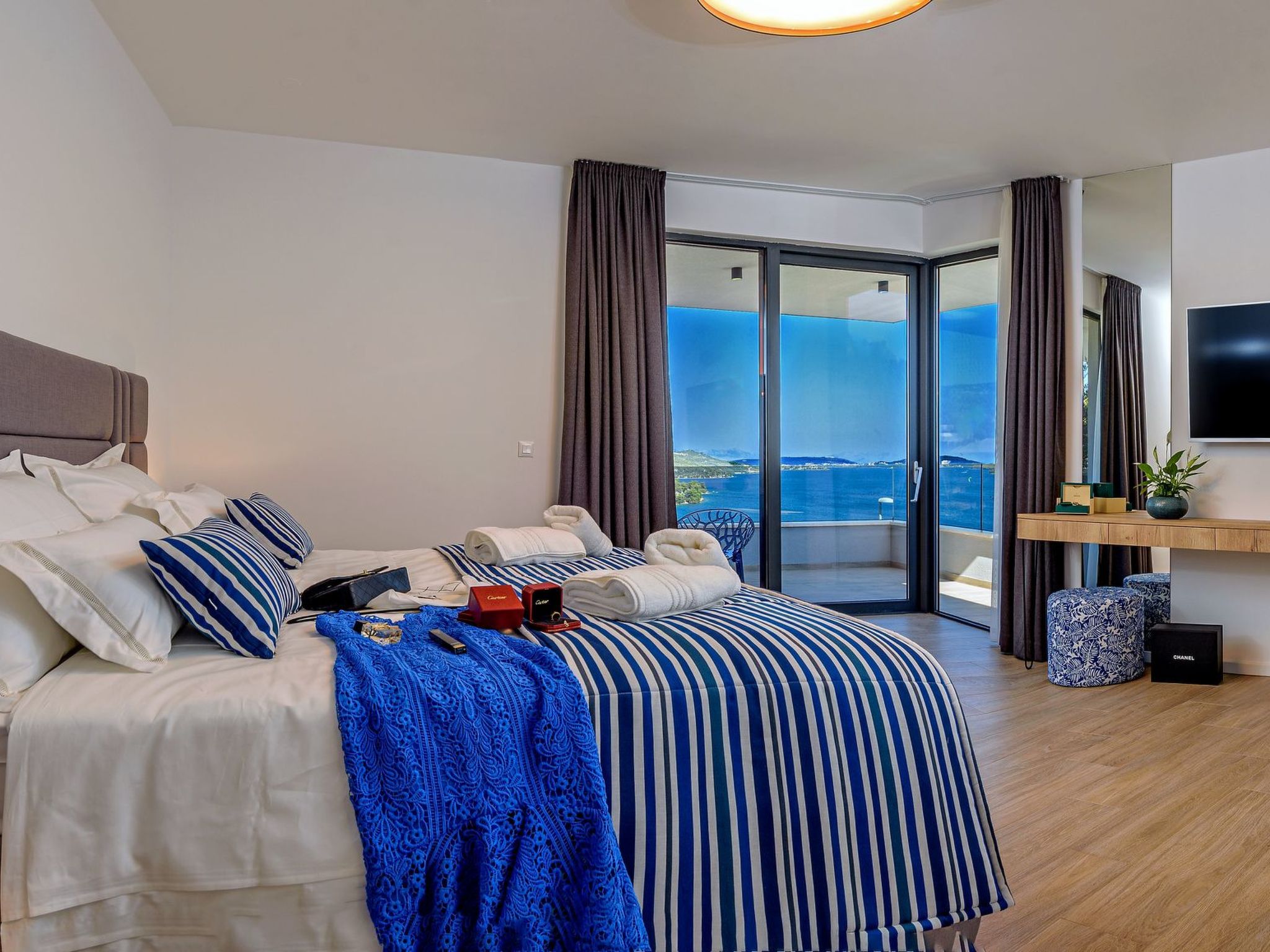 Luxuriöse Villa mit Infinity-Außenpool-Image-tags.info