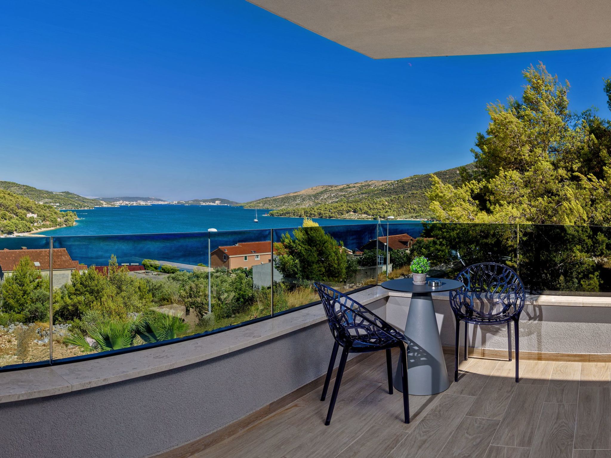 Luxuriöse Villa mit Infinity-Außenpool-Image-tags.info