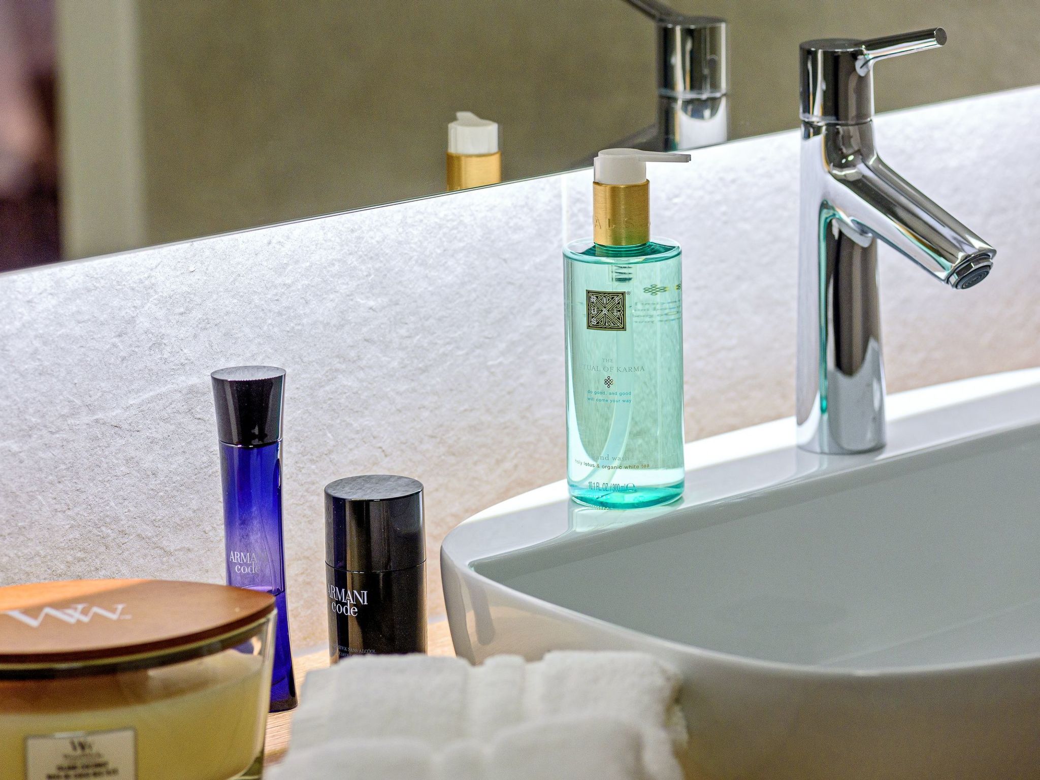 Luxuriöse Villa mit Infinity-Außenpool-Image-tags.info