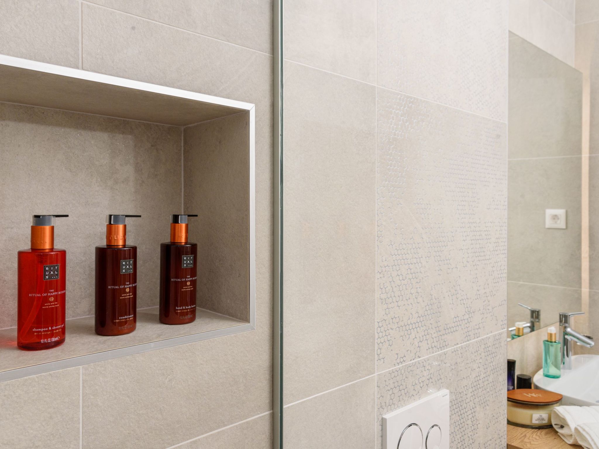 Luxuriöse Villa mit Infinity-Außenpool-Image-tags.info