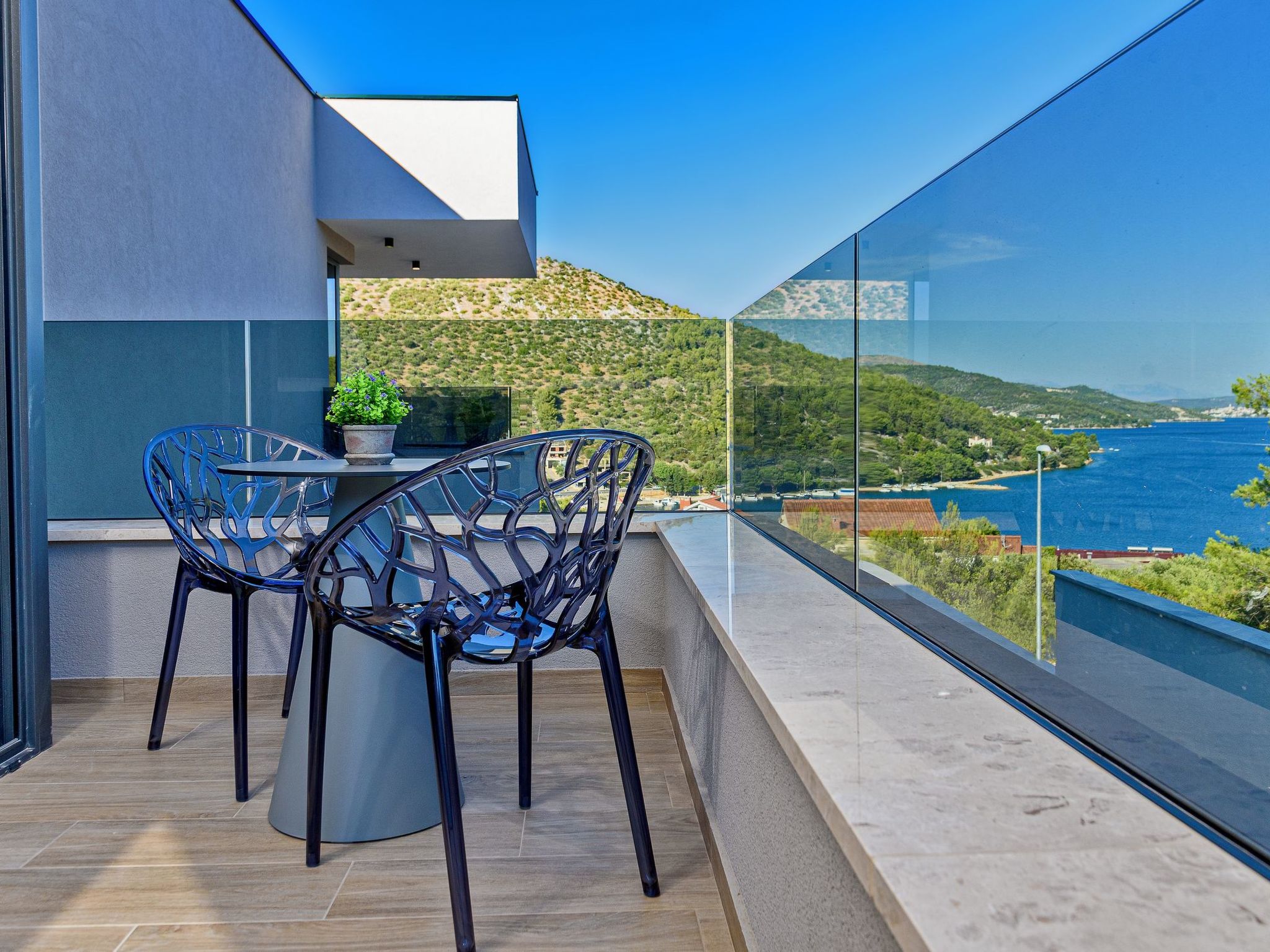 Luxuriöse Villa mit Infinity-Außenpool-Image-tags.info