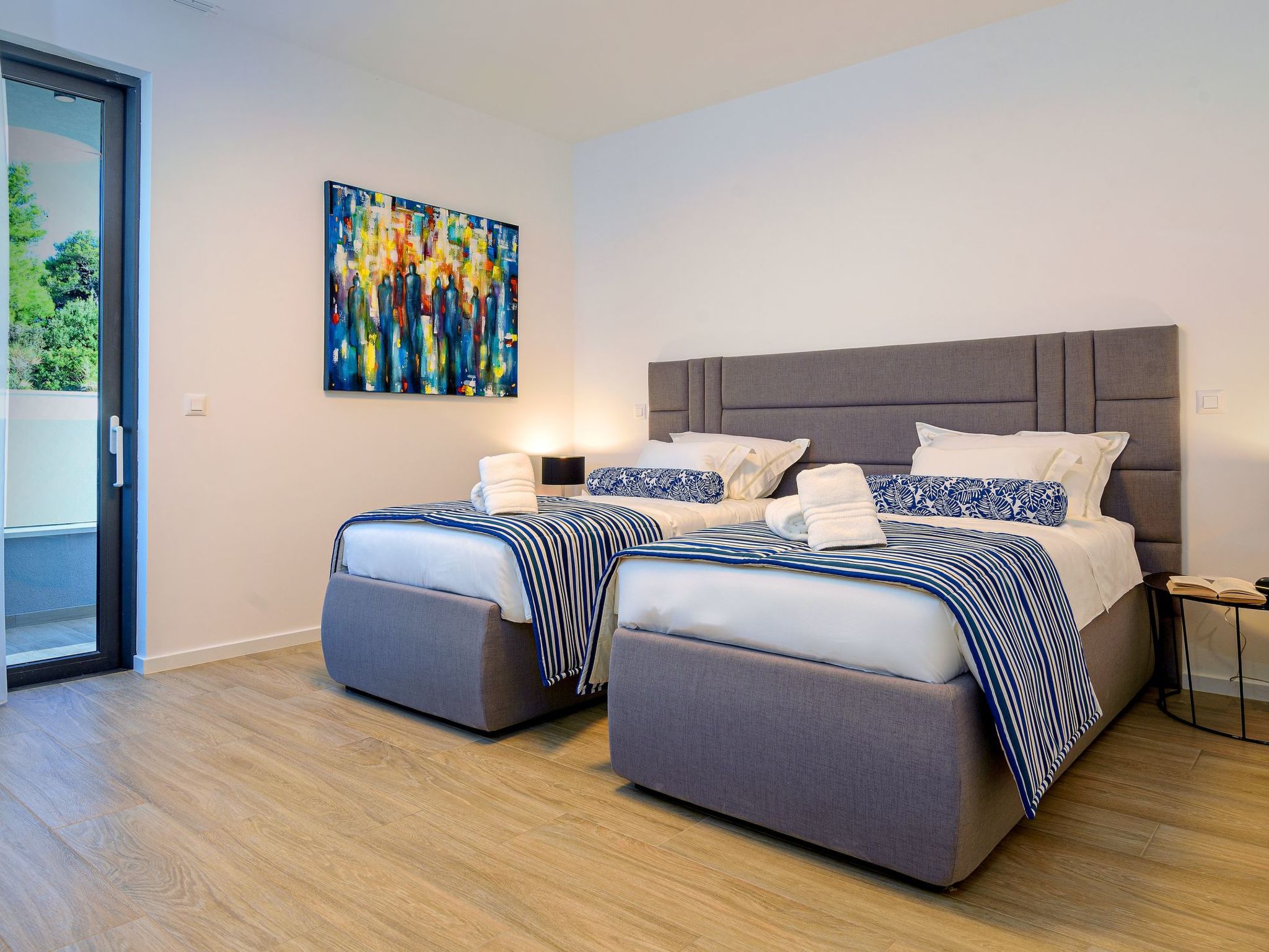 Luxuriöse Villa mit Infinity-Außenpool-Image-tags.info