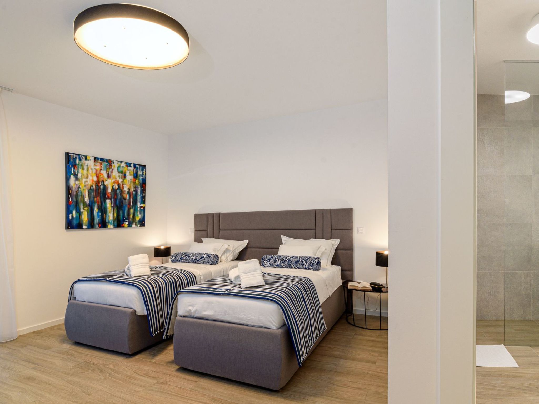 Luxuriöse Villa mit Infinity-Außenpool-Image-tags.info