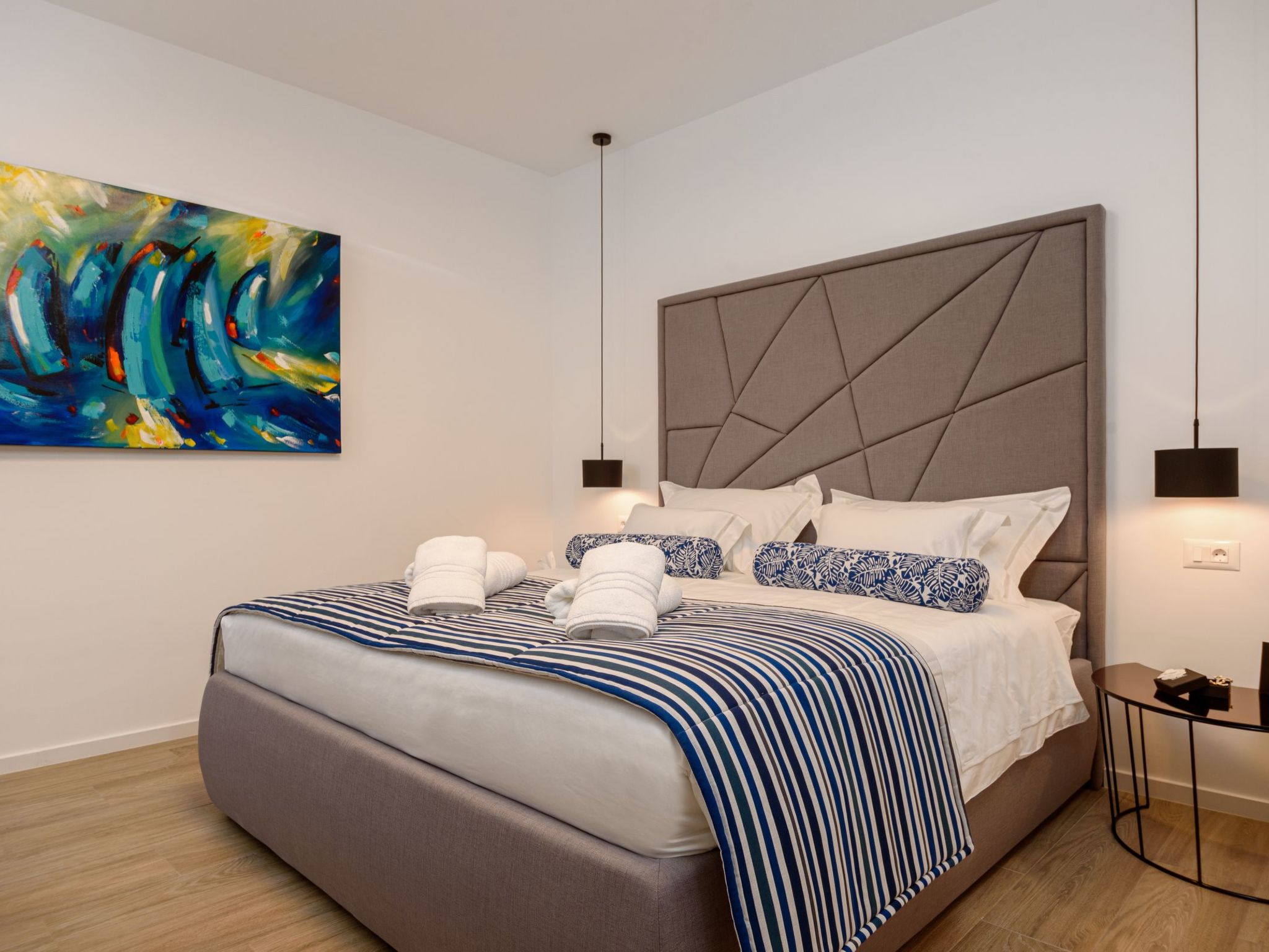 Luxuriöse Villa mit Infinity-Außenpool-Image-tags.info