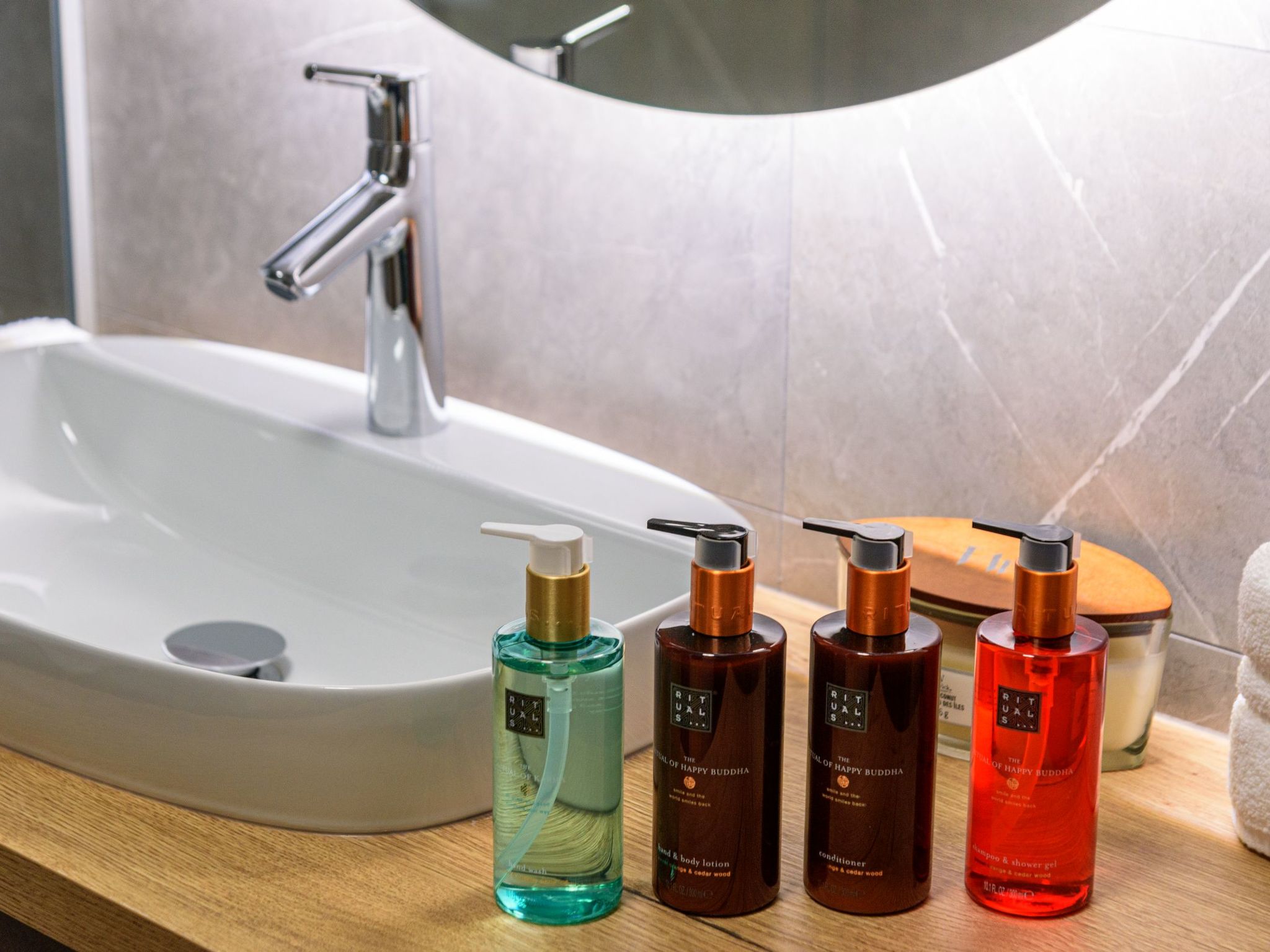 Luxuriöse Villa mit Infinity-Außenpool-Image-tags.info