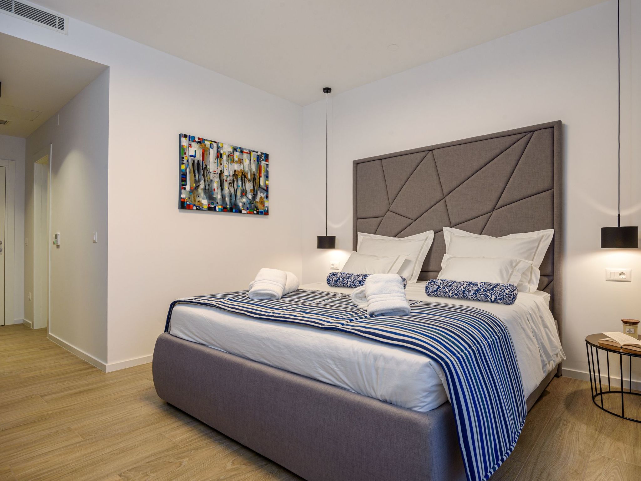 Luxuriöse Villa mit Infinity-Außenpool-Image-tags.info