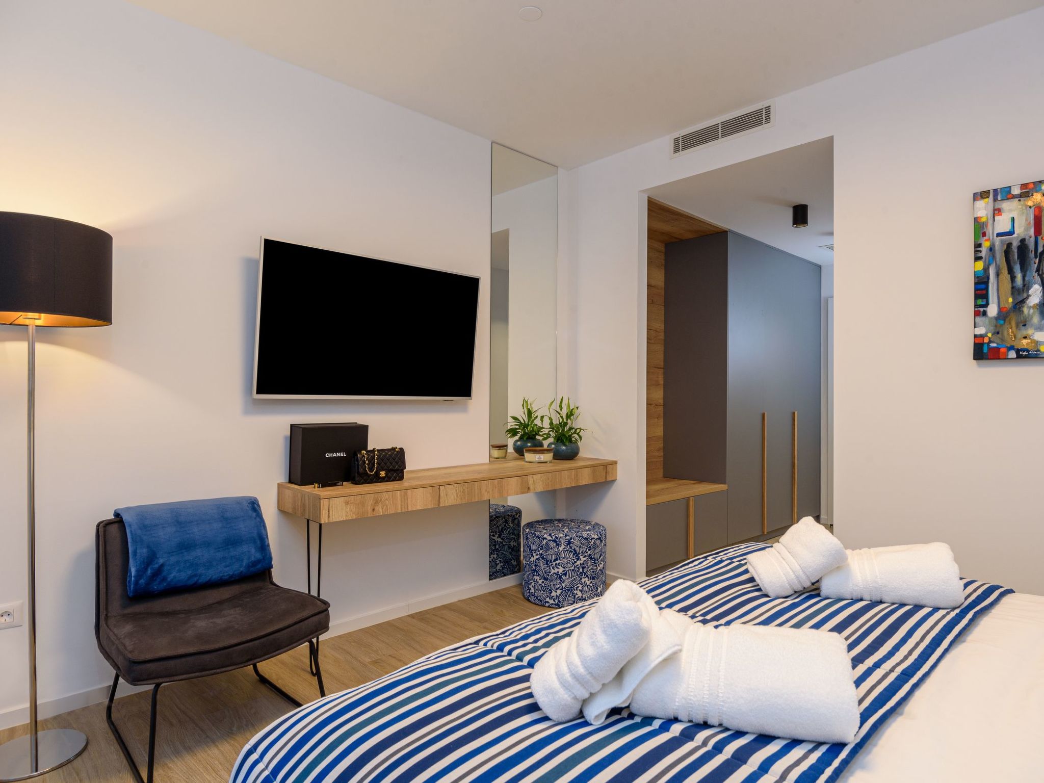 Luxuriöse Villa mit Infinity-Außenpool-Image-tags.info