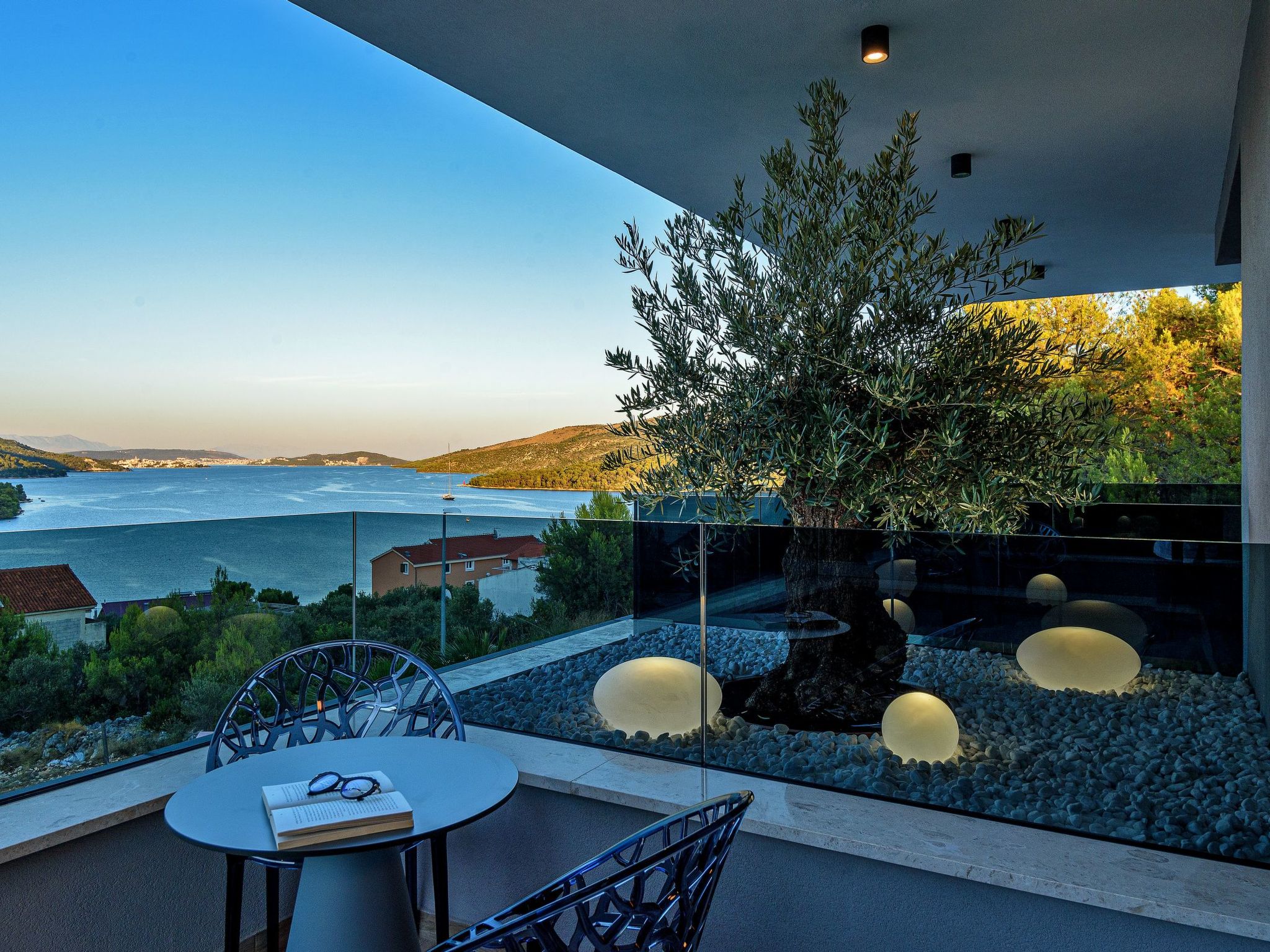 Luxuriöse Villa mit Infinity-Außenpool-Image-tags.info