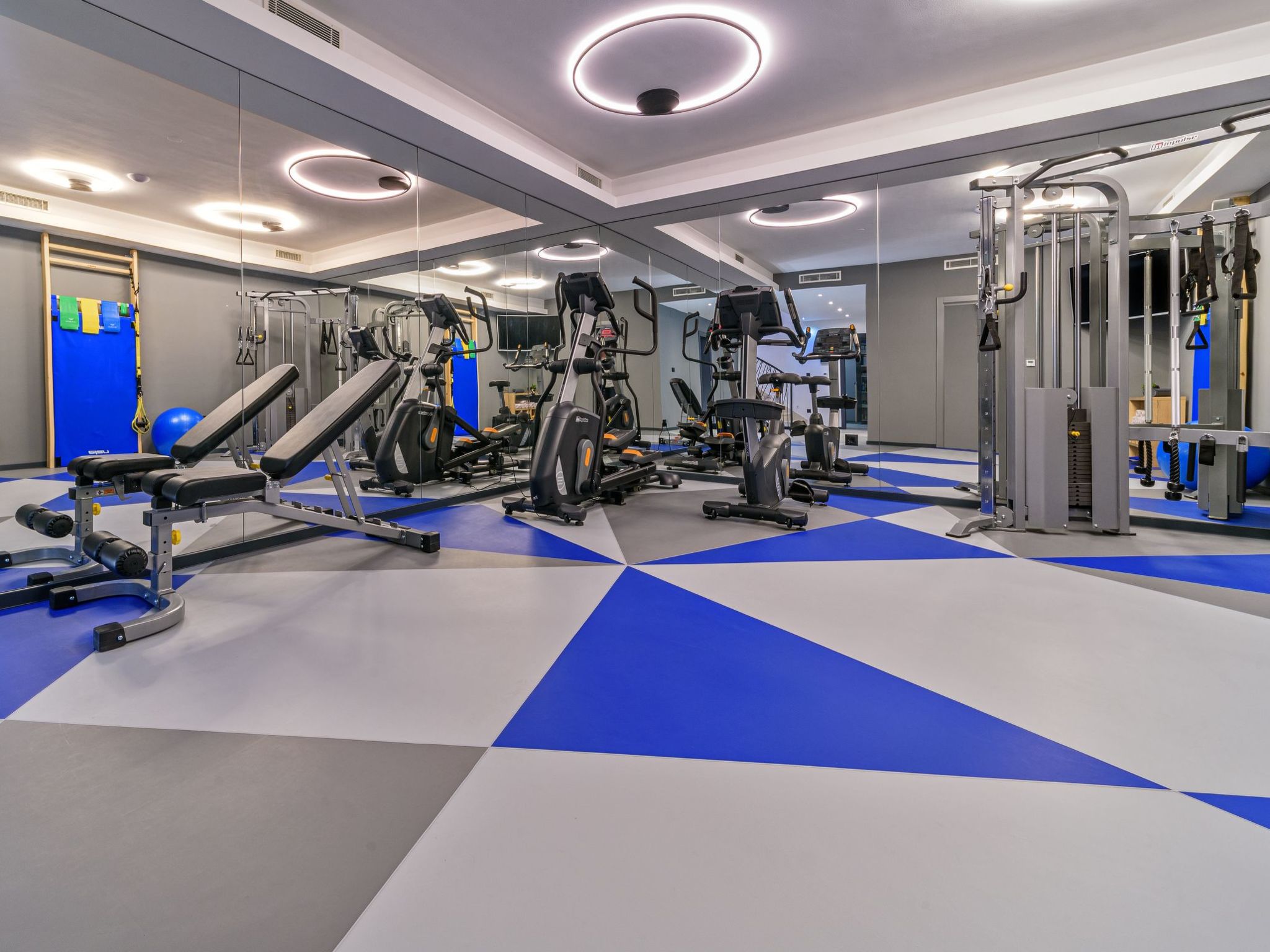 Luxuriöse Villa mit Infinity-Außenpool-Image-tags.info