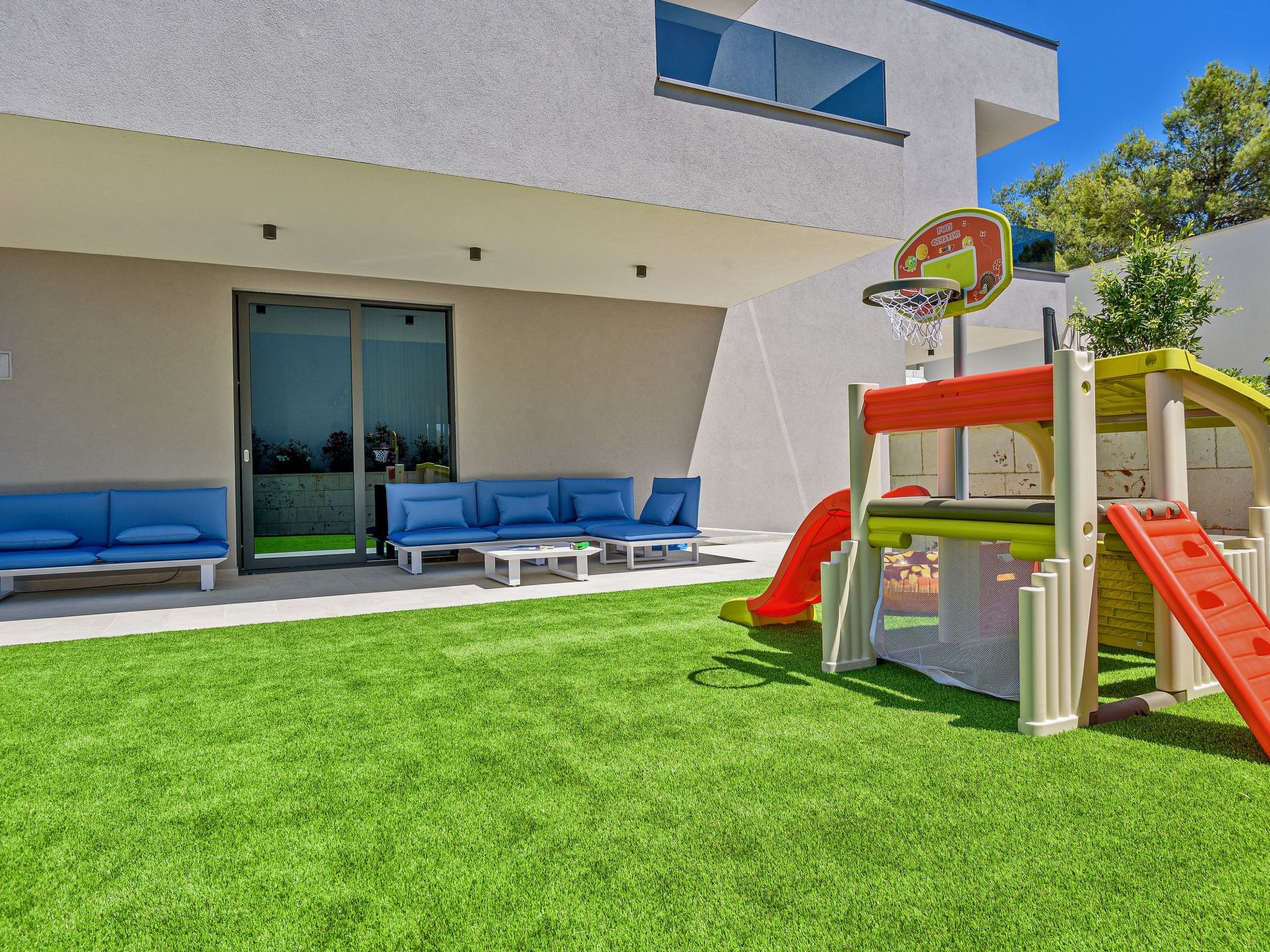 Luxuriöse Villa mit Infinity-Außenpool-Image-tags.info