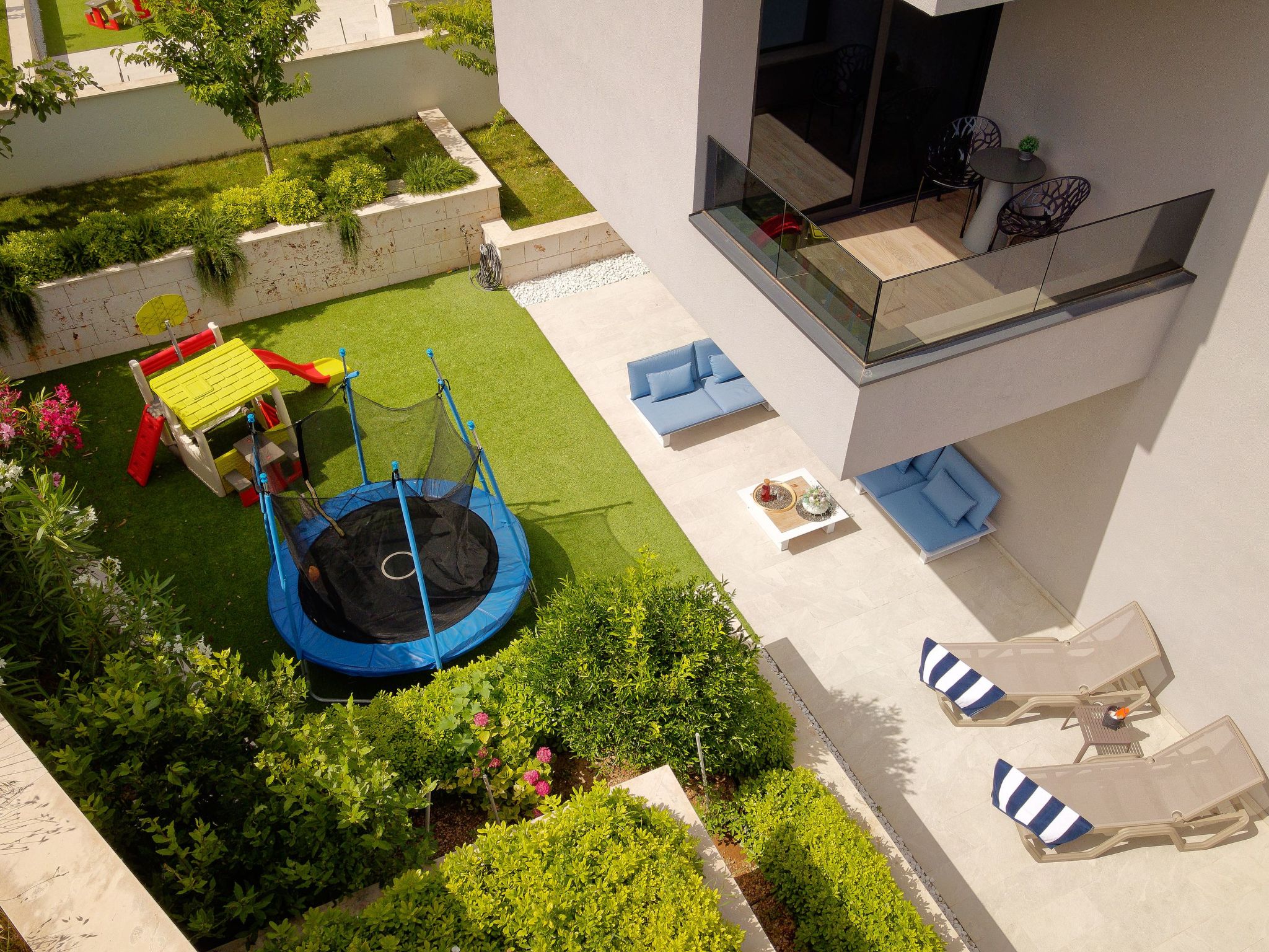 Luxuriöse Villa mit Infinity-Außenpool-Image-tags.info