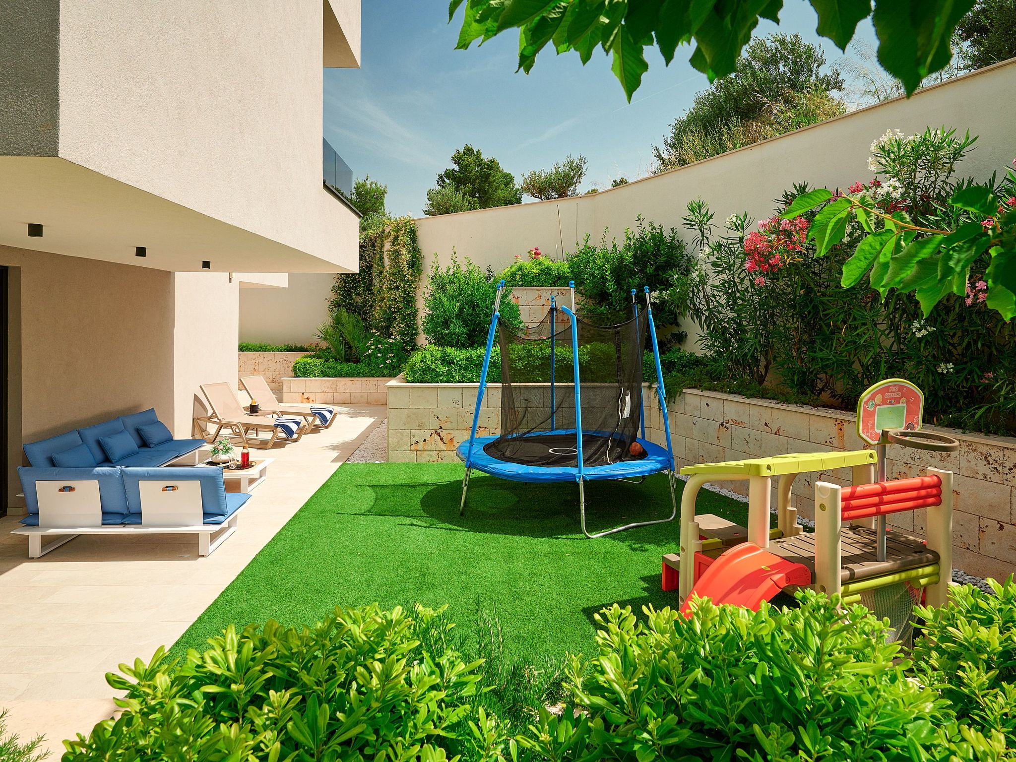 Luxuriöse Villa mit Infinity-Außenpool-Image-tags.info