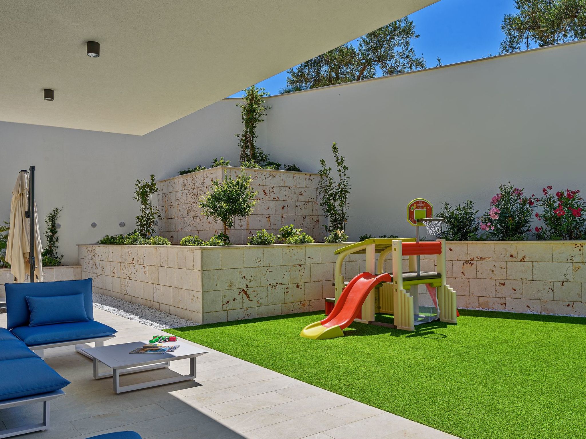 Luxuriöse Villa mit Infinity-Außenpool-Image-tags.info