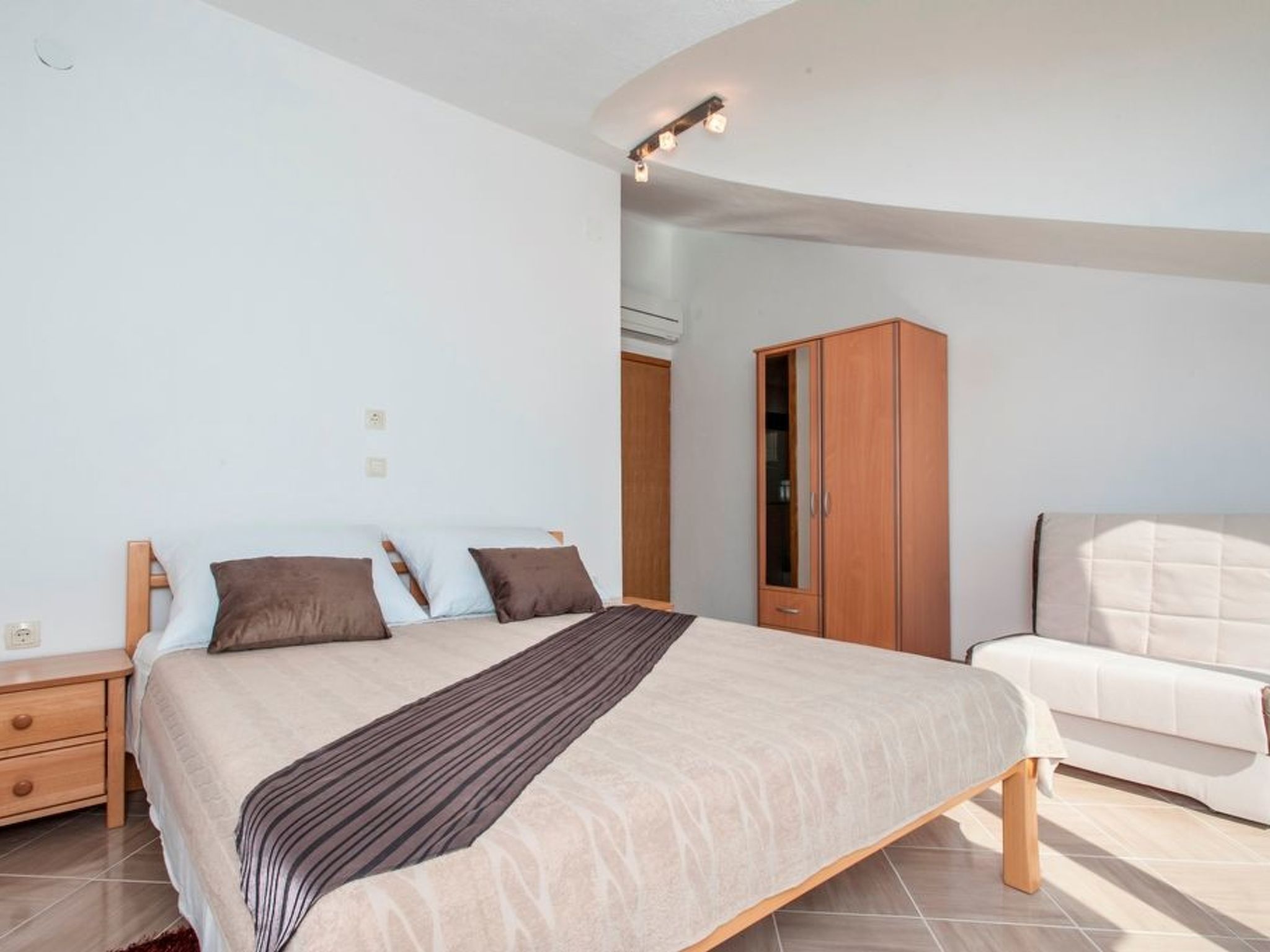 Villa "Villa Katy" mit Garten, Grill und Terrasse-Image-tags.info