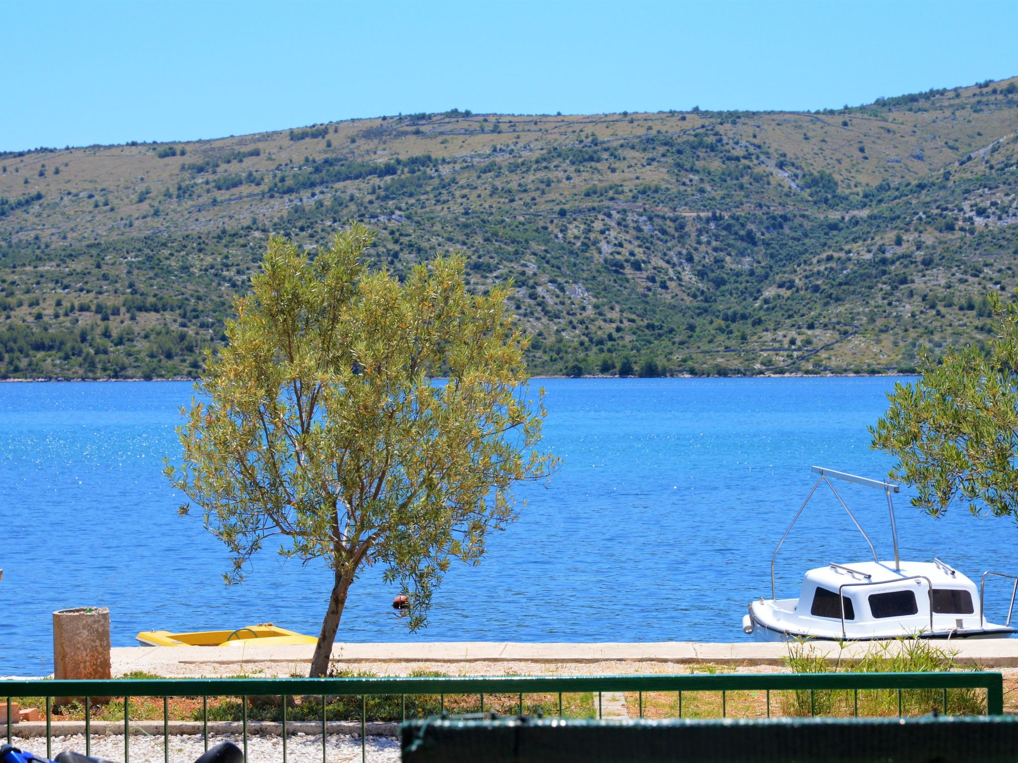 Wohnung in Poljica mit Garten und Terrasse