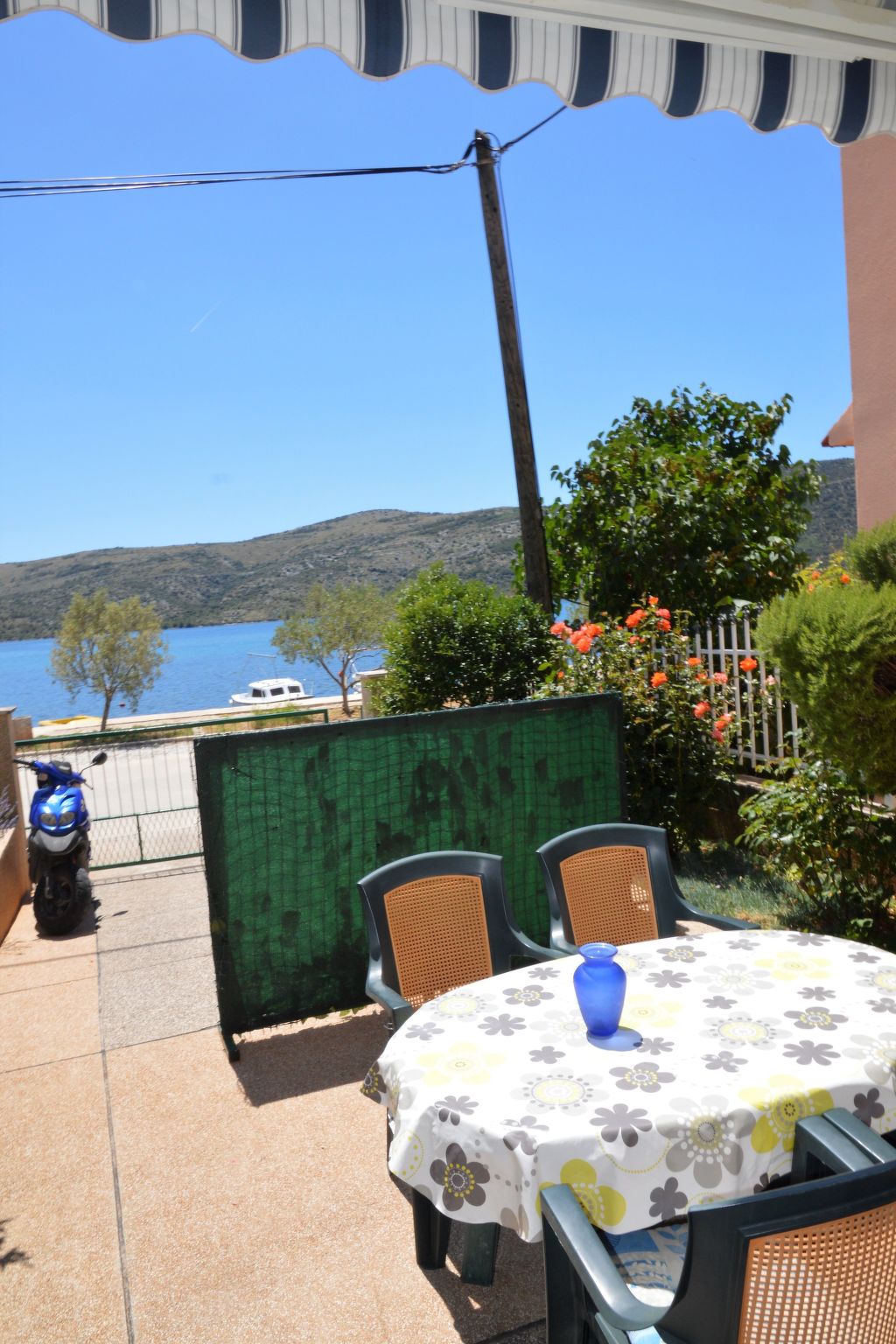 Wohnung in Poljica mit Garten und Terrasse