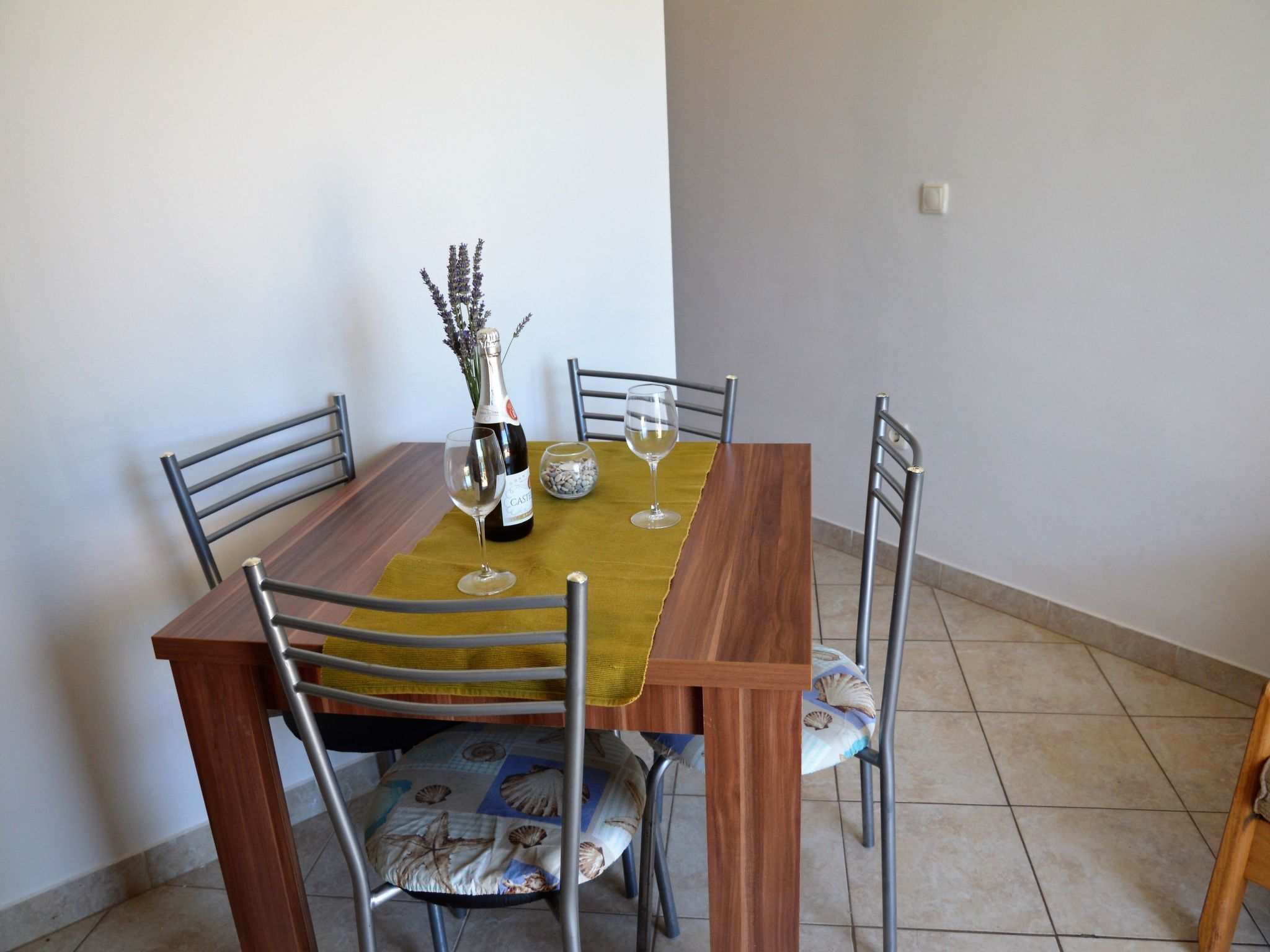 Wohnung in Poljica mit Garten und Terrasse-Image-tags.info