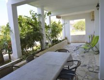 Appartement aan zee in Marina, Midden-Dalmatië – direct aan het strand - thumbnail 5