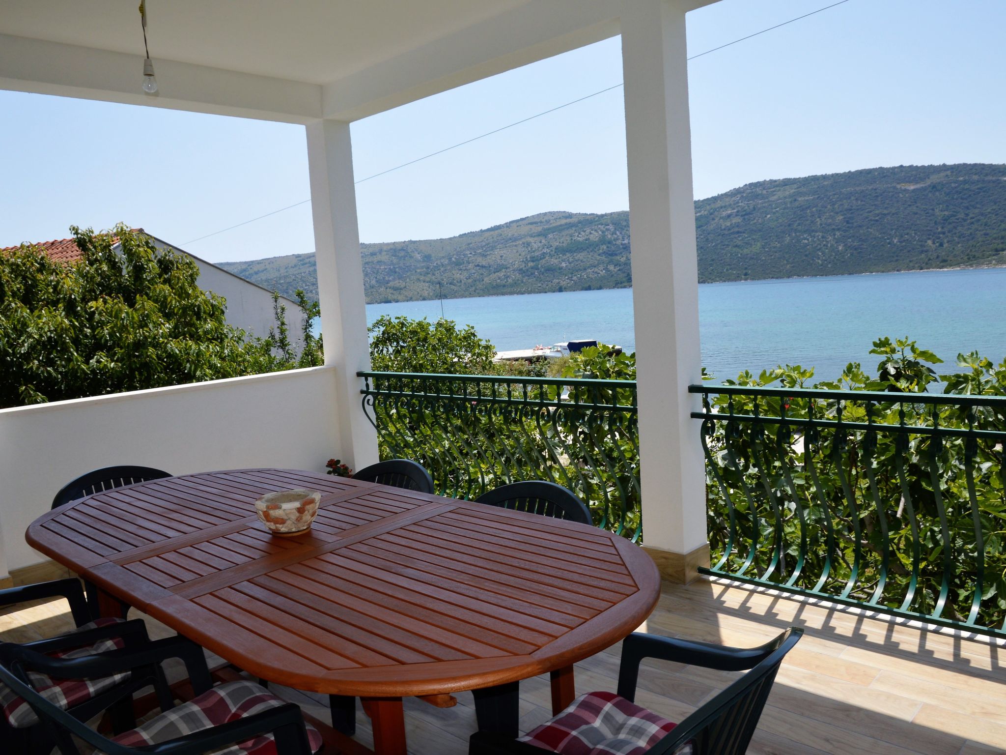 Schöne Wohnung in Poljica mit privatem Parkplatz-Drinnen