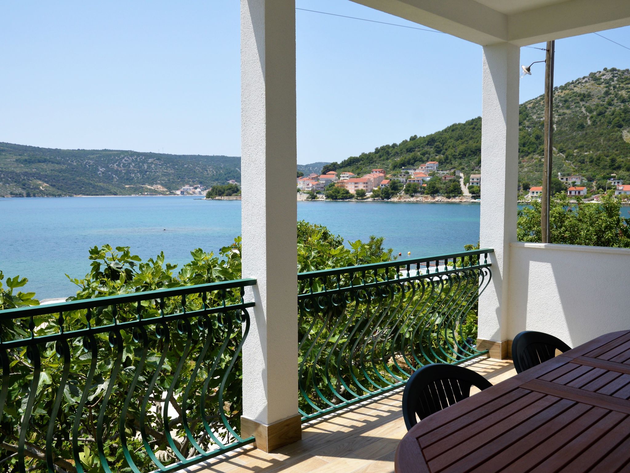 Schöne Wohnung in Poljica mit privatem Parkplatz-Drinnen