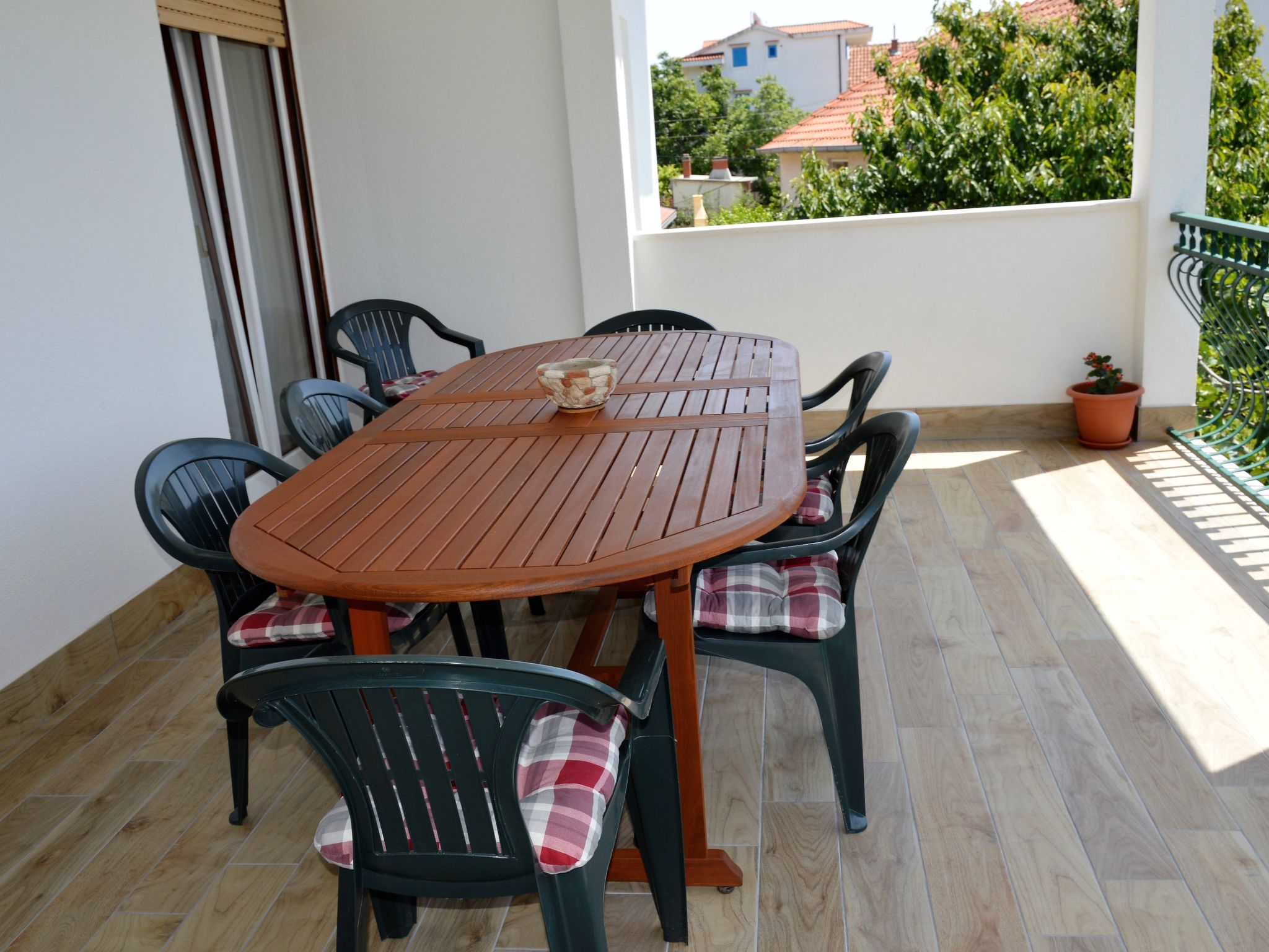 Schöne Wohnung in Poljica mit privatem Parkplatz-Drinnen