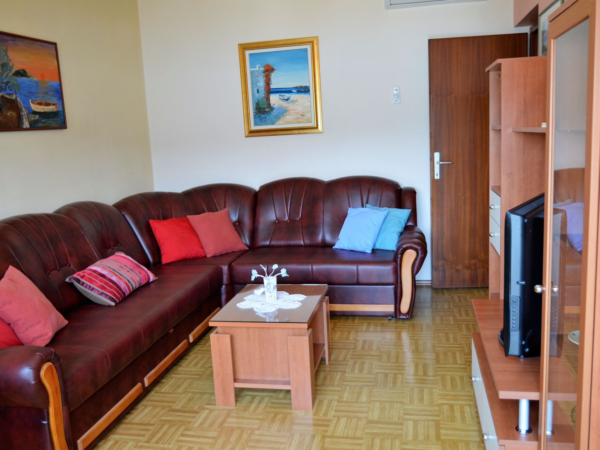 Schöne Wohnung in Poljica mit privatem Parkplatz-Drinnen