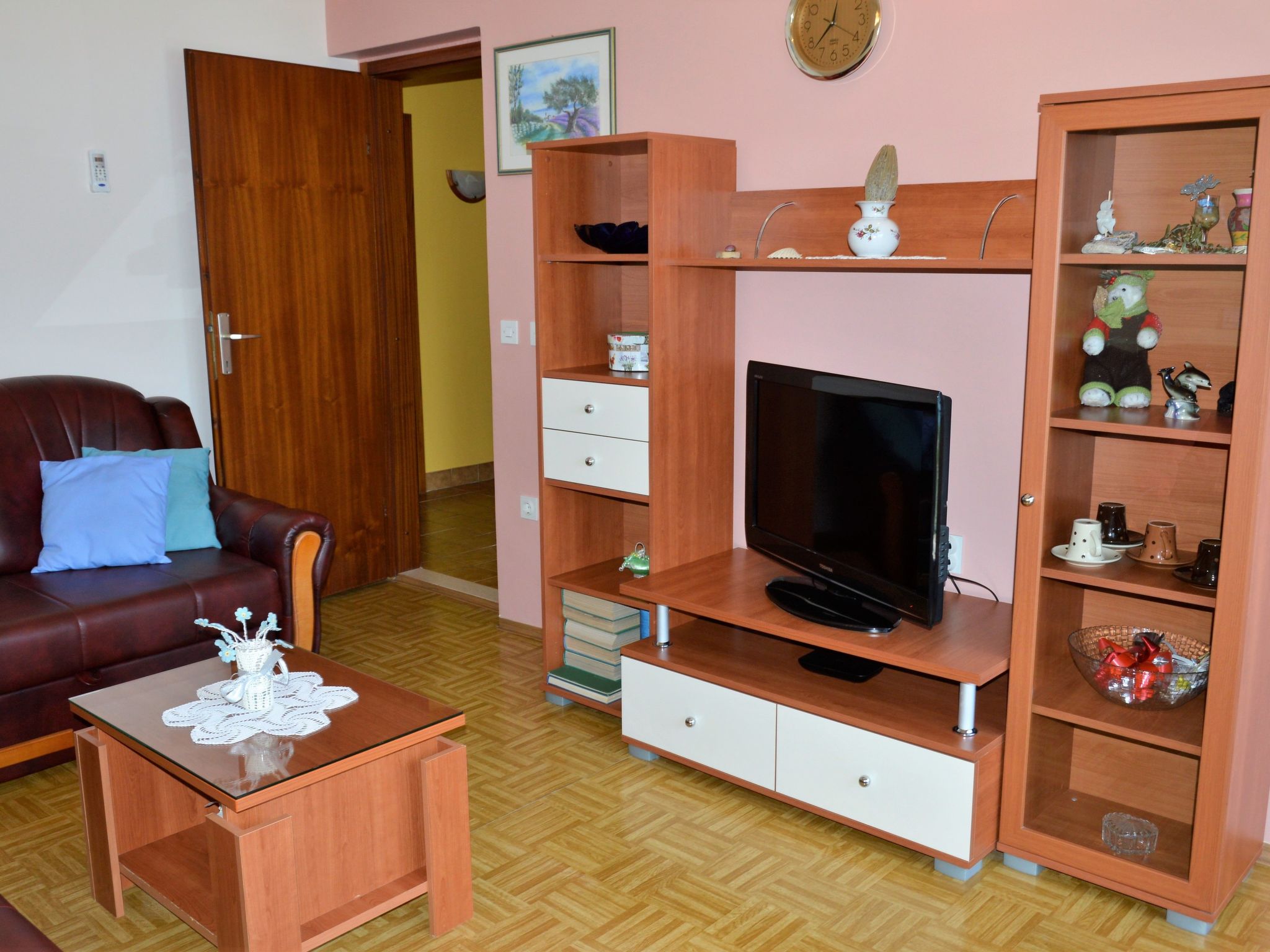 Schöne Wohnung in Poljica mit privatem Parkplatz-Drinnen