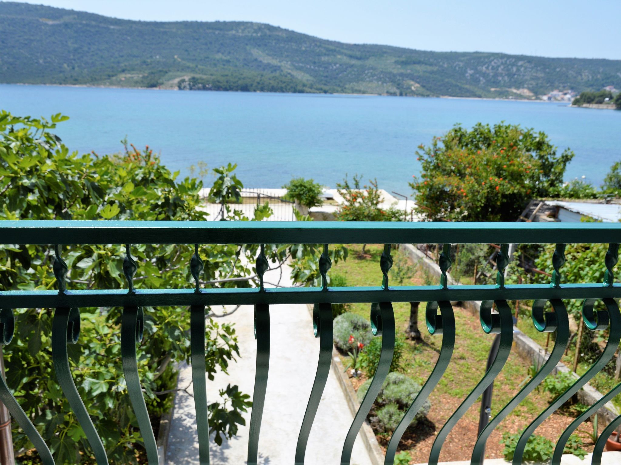 Schöne Wohnung in Poljica mit privatem Parkplatz-Drinnen