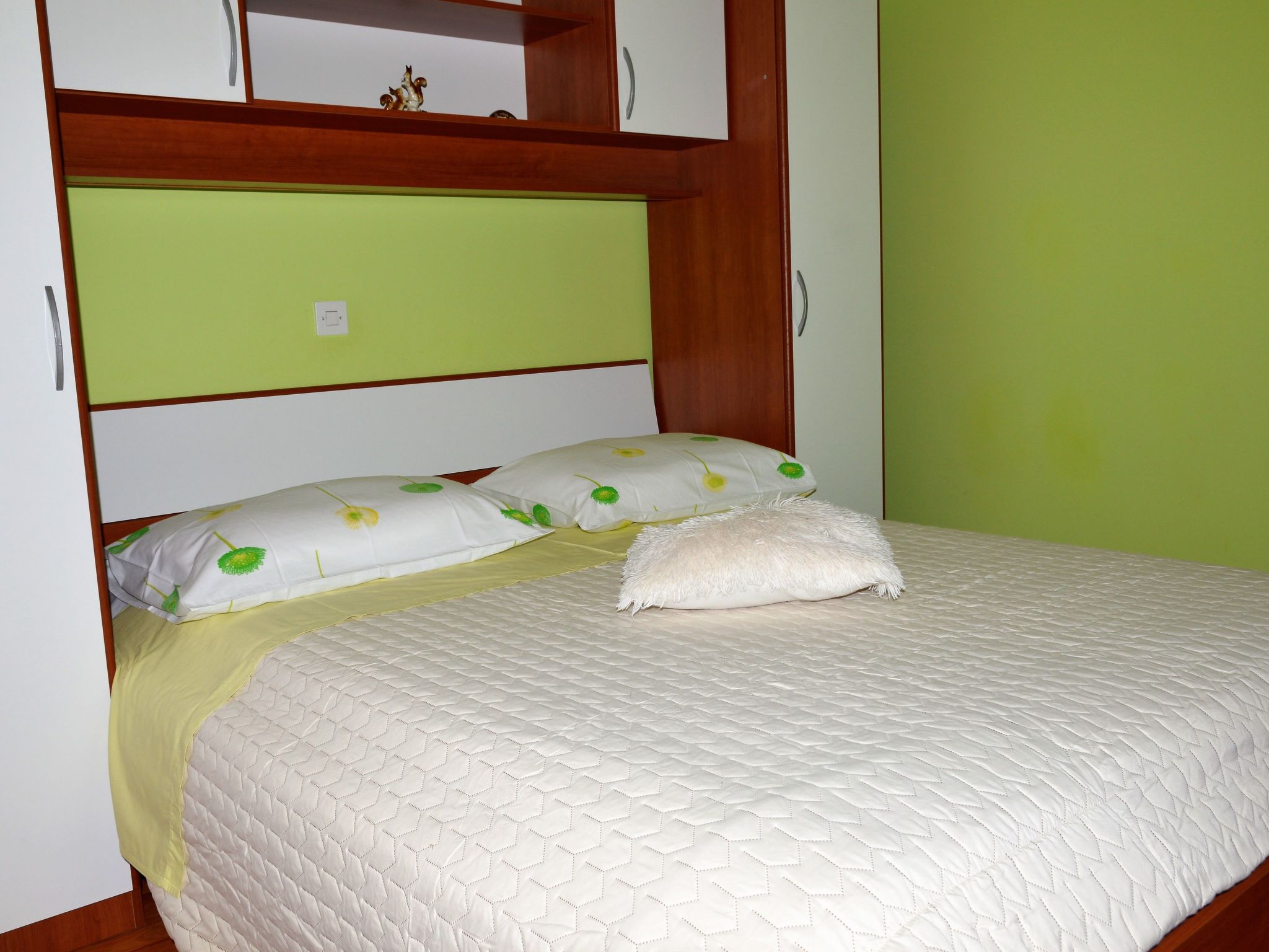 Schöne Wohnung in Poljica mit privatem Parkplatz-Drinnen