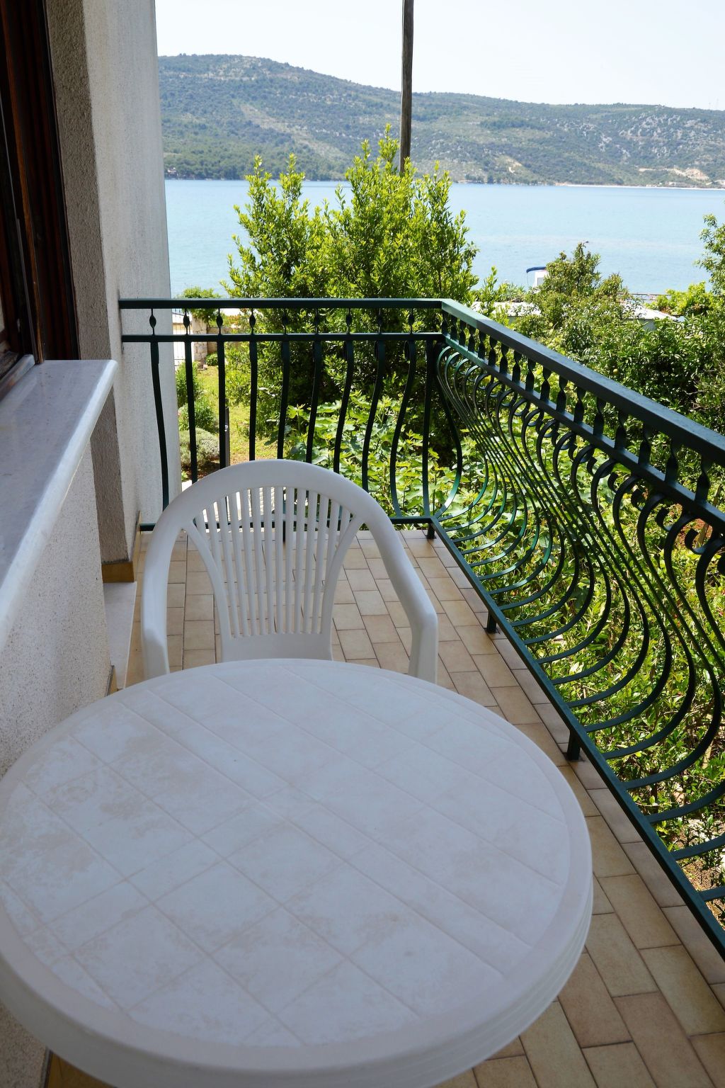 Schöne Wohnung in Poljica mit privatem Parkplatz-Drinnen