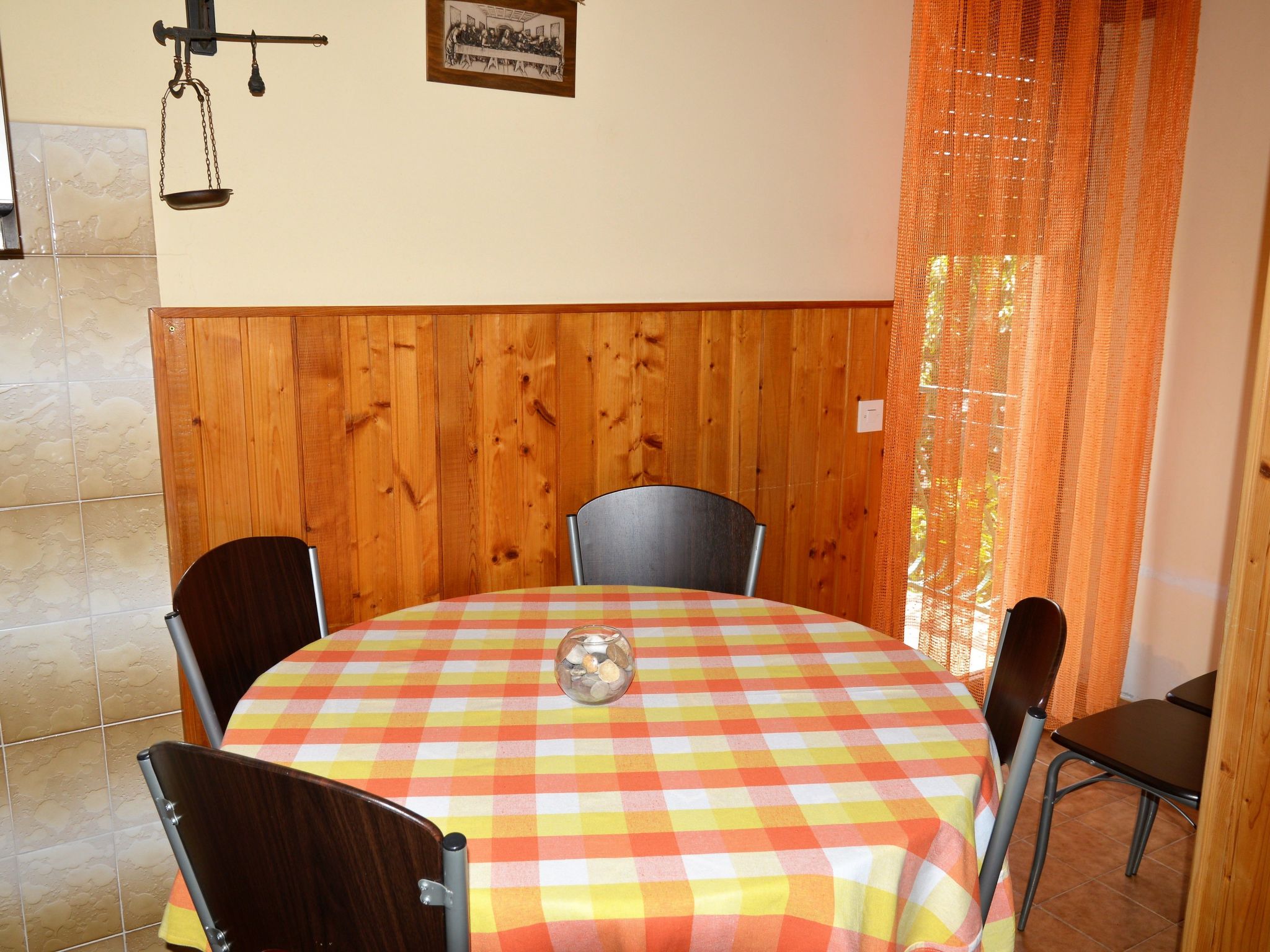 Schöne Wohnung in Poljica mit privatem Parkplatz-Drinnen