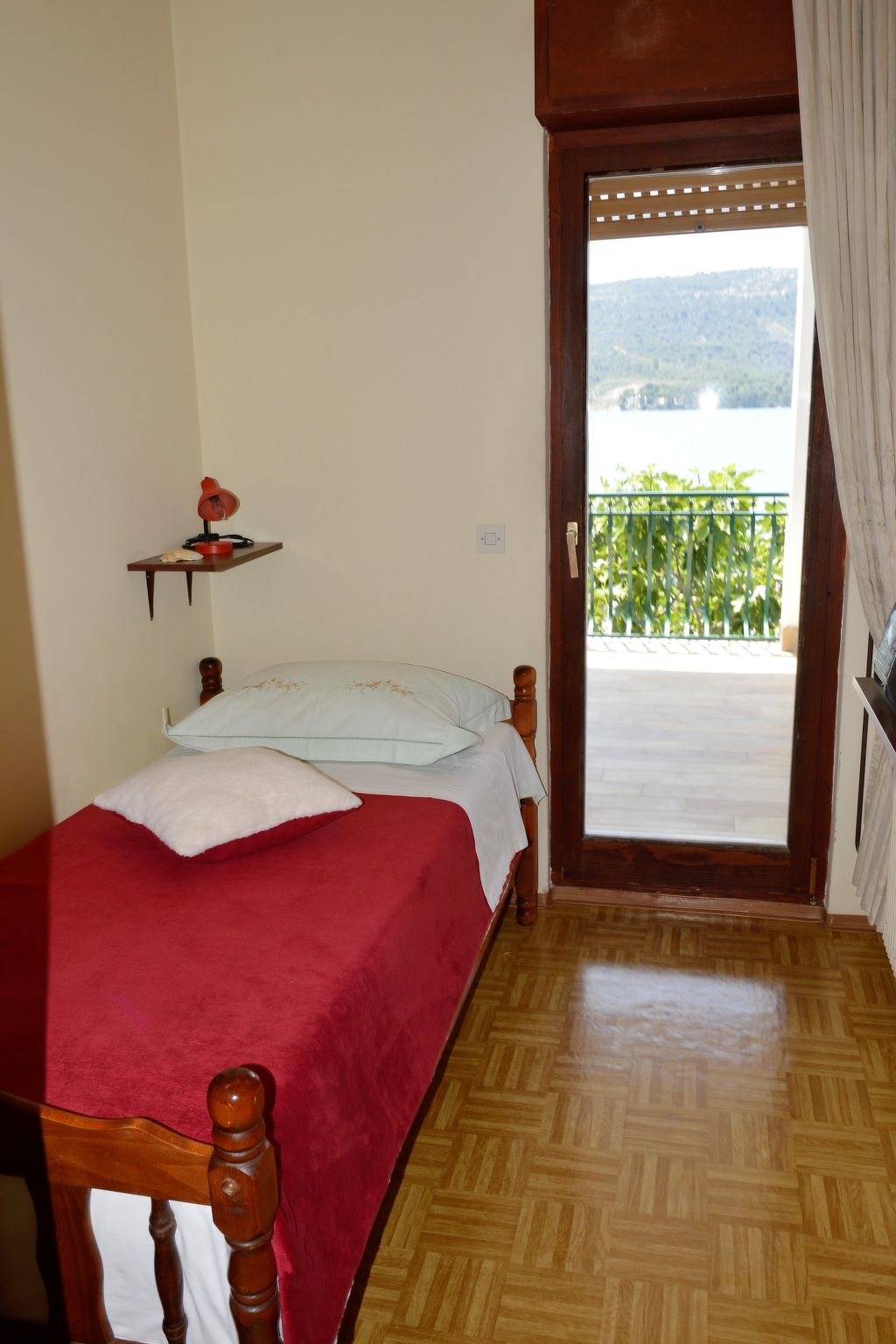 Schöne Wohnung in Poljica mit privatem Parkplatz