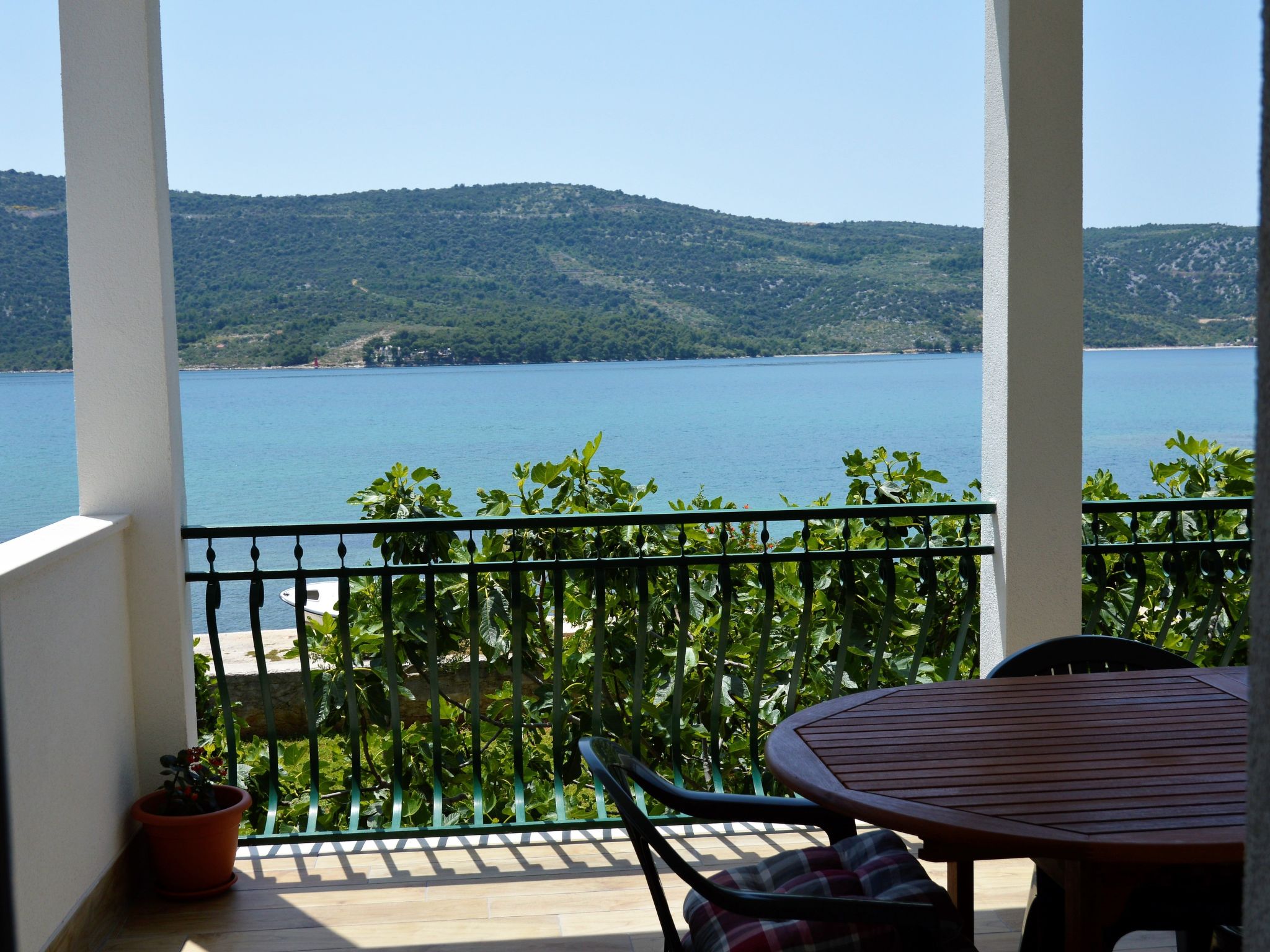 Schöne Wohnung in Poljica mit privatem Parkplatz