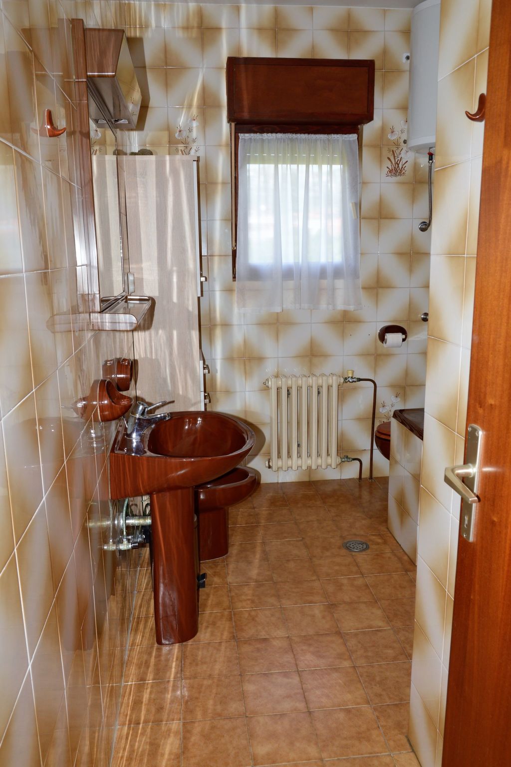 Schöne Wohnung in Poljica mit privatem Parkplatz-Drinnen