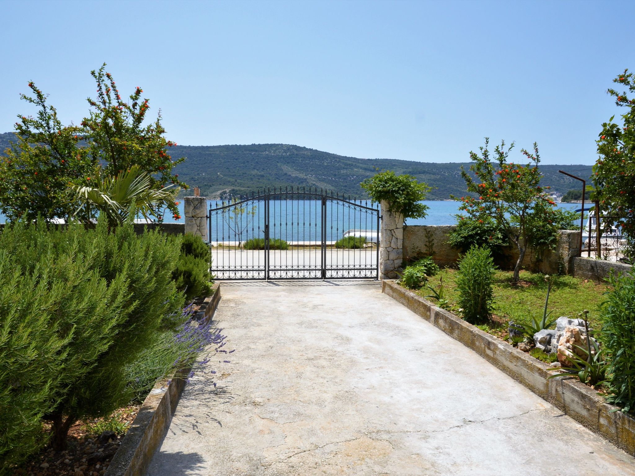 Schöne Wohnung in Poljica mit privatem Parkplatz-Drinnen
