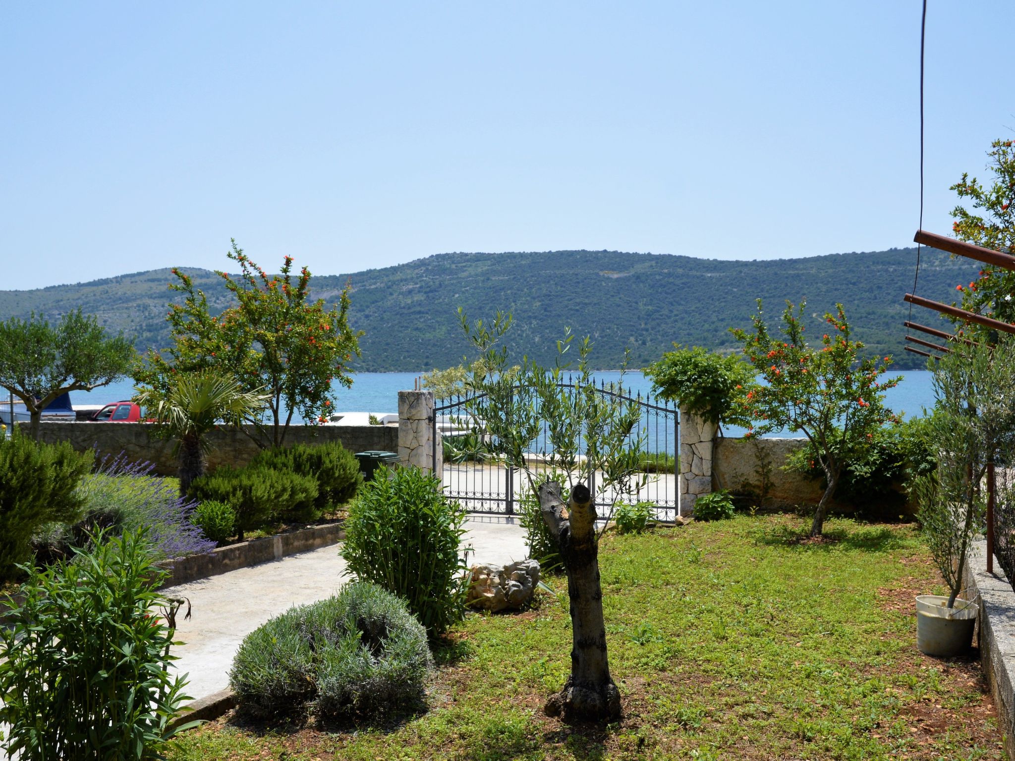 Schöne Wohnung in Poljica mit privatem Parkplatz-Drinnen
