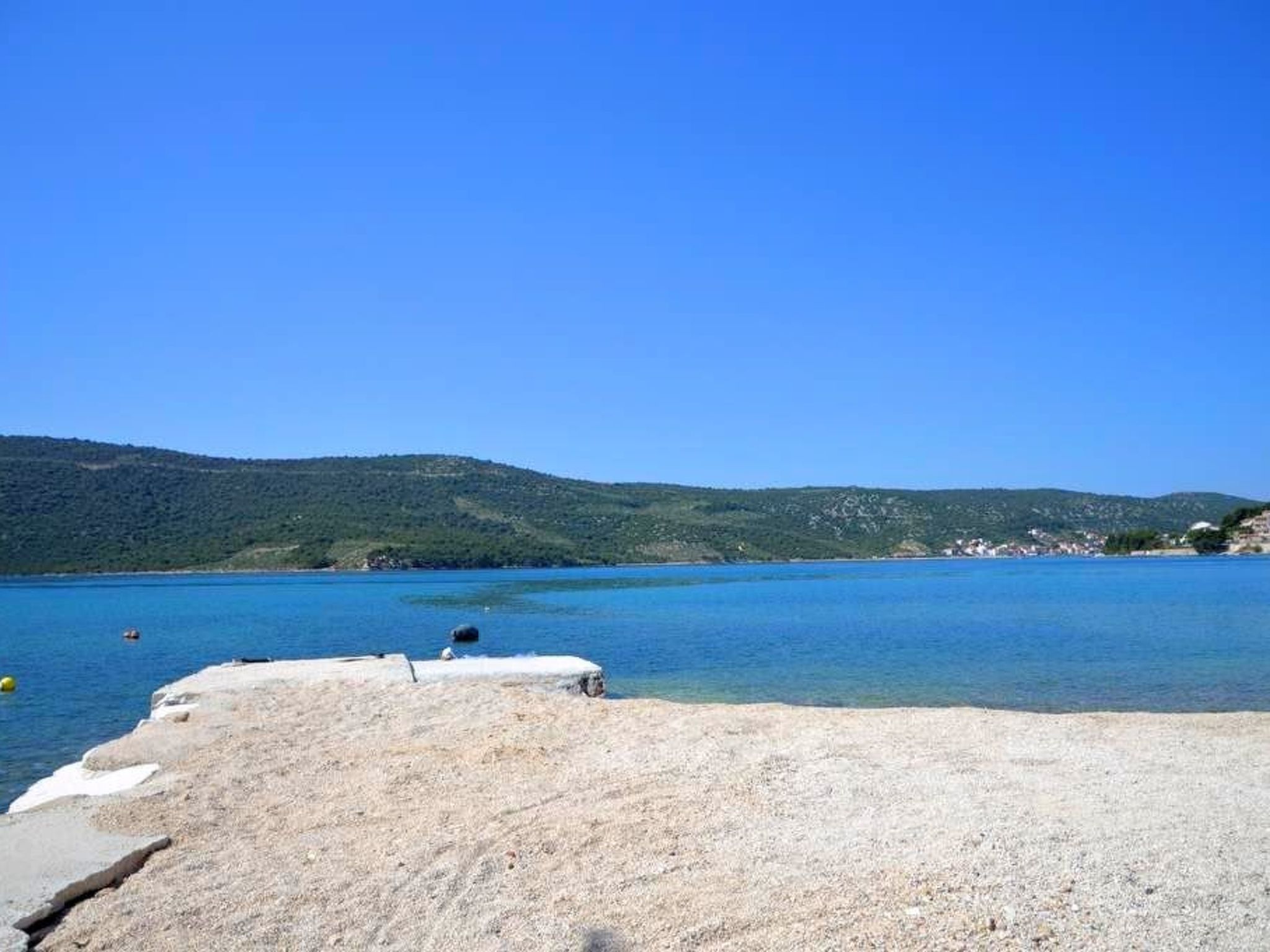 Schöne Wohnung in Poljica mit privatem Parkplatz-Drinnen