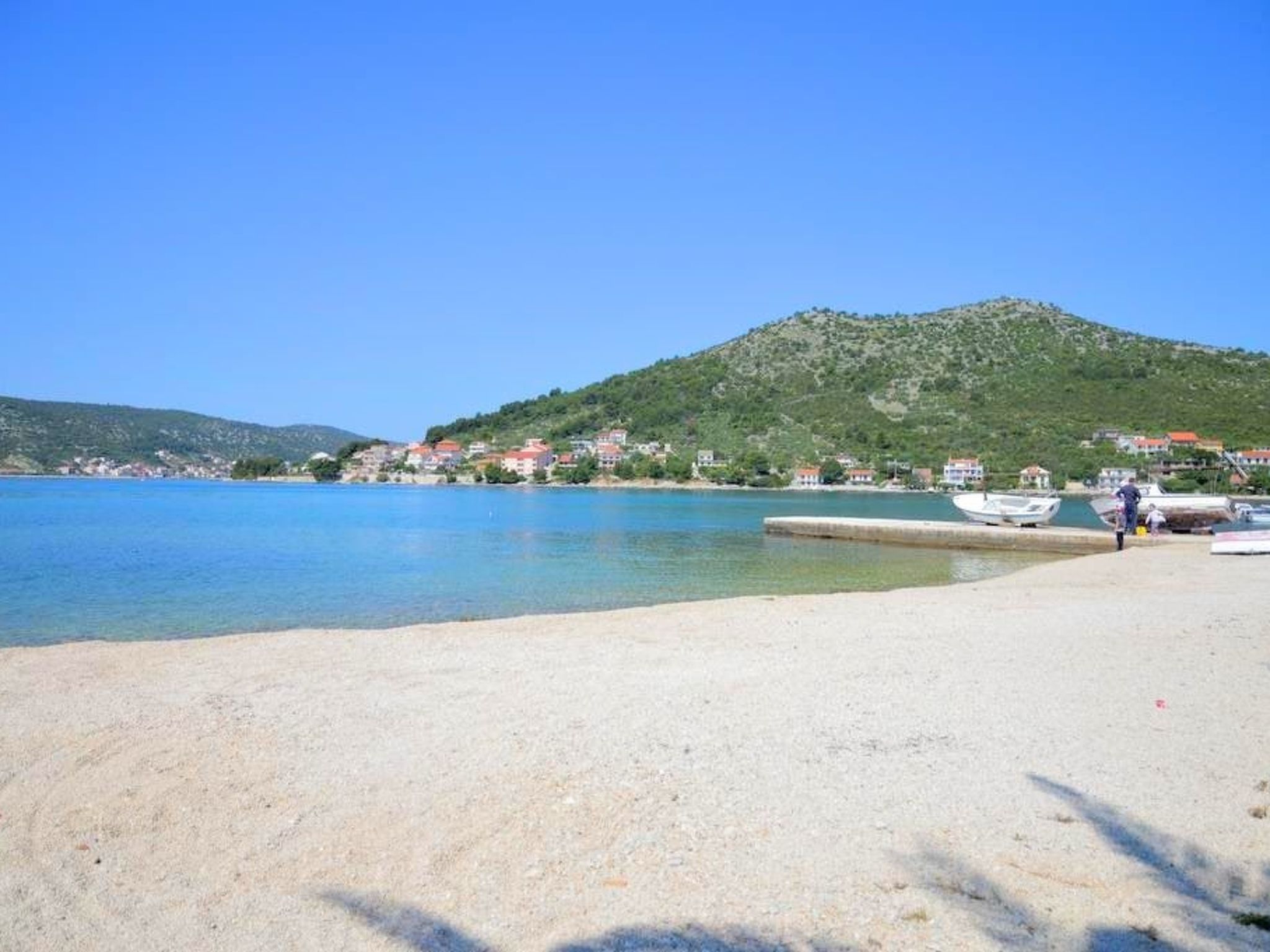 Schöne Wohnung in Poljica mit privatem Parkplatz-Drinnen