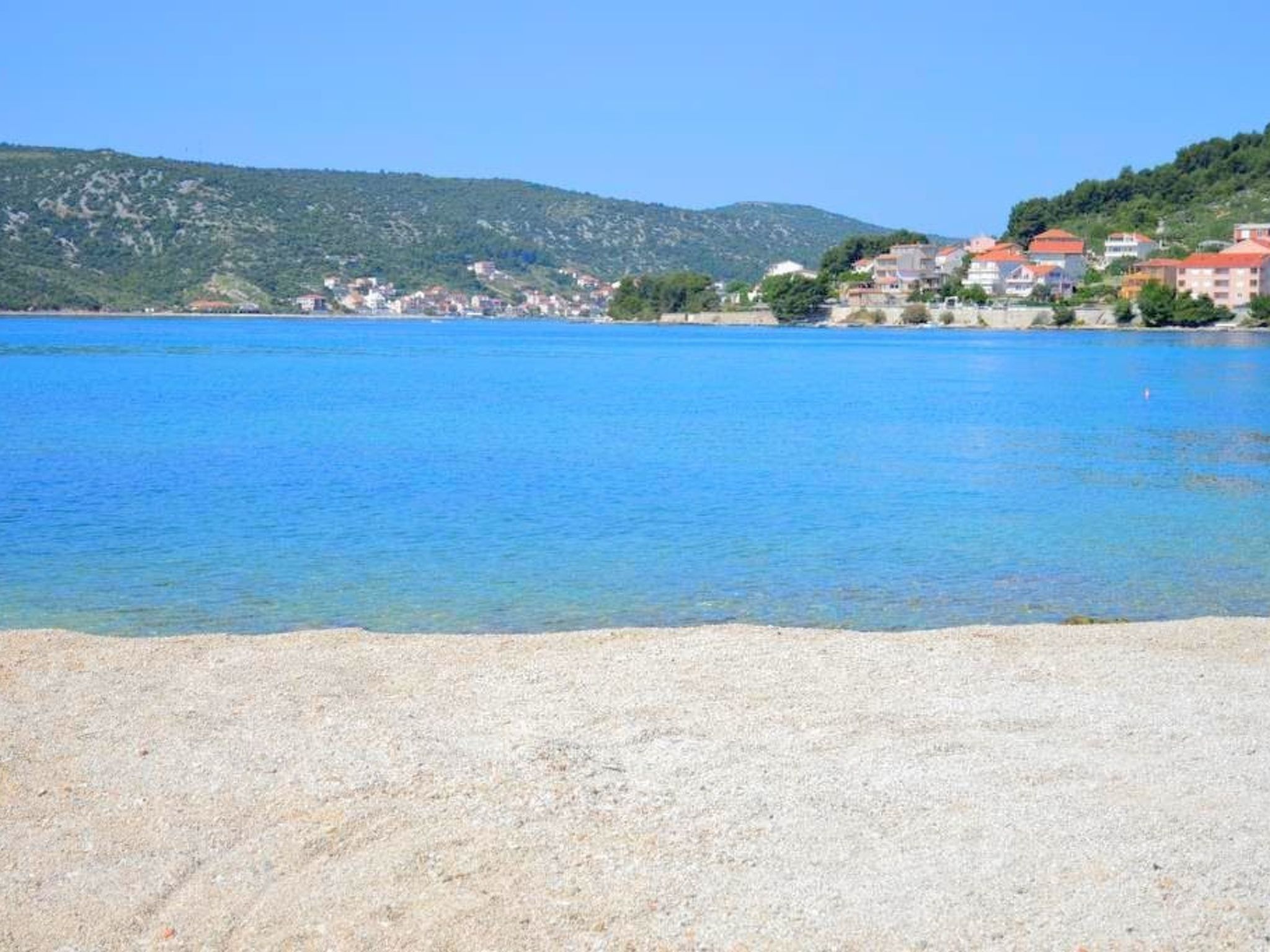 Schöne Wohnung in Poljica mit privatem Parkplatz-Drinnen