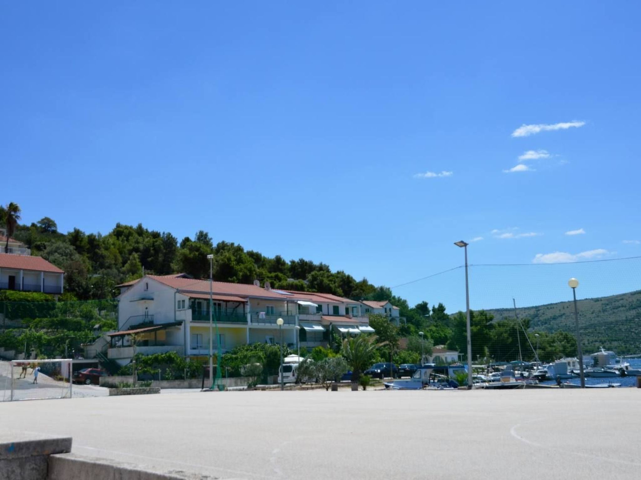 Schöne Wohnung in Poljica mit privatem Parkplatz-Drinnen