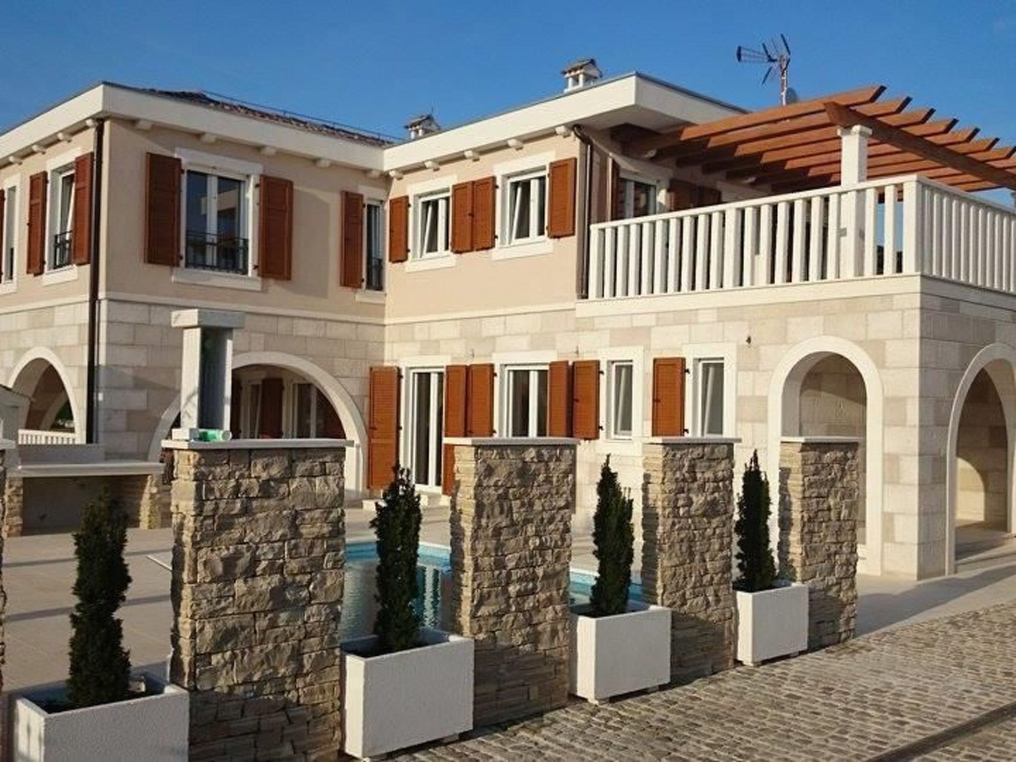 Villa Elena mit Pool, nur 60 Meter zum Meer-Binnen