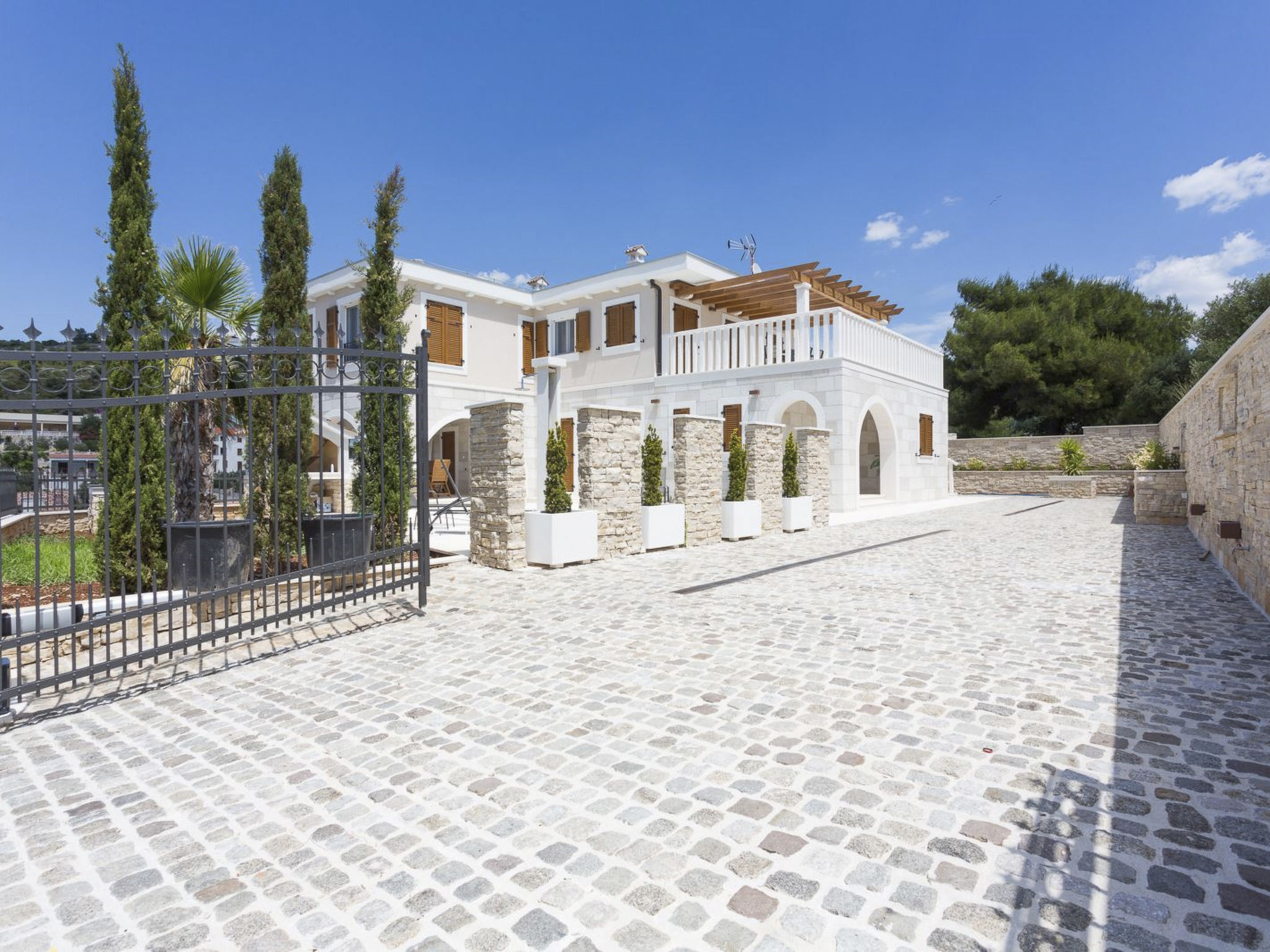 Villa Elena mit Pool, nur 60 Meter zum Meer-Binnen