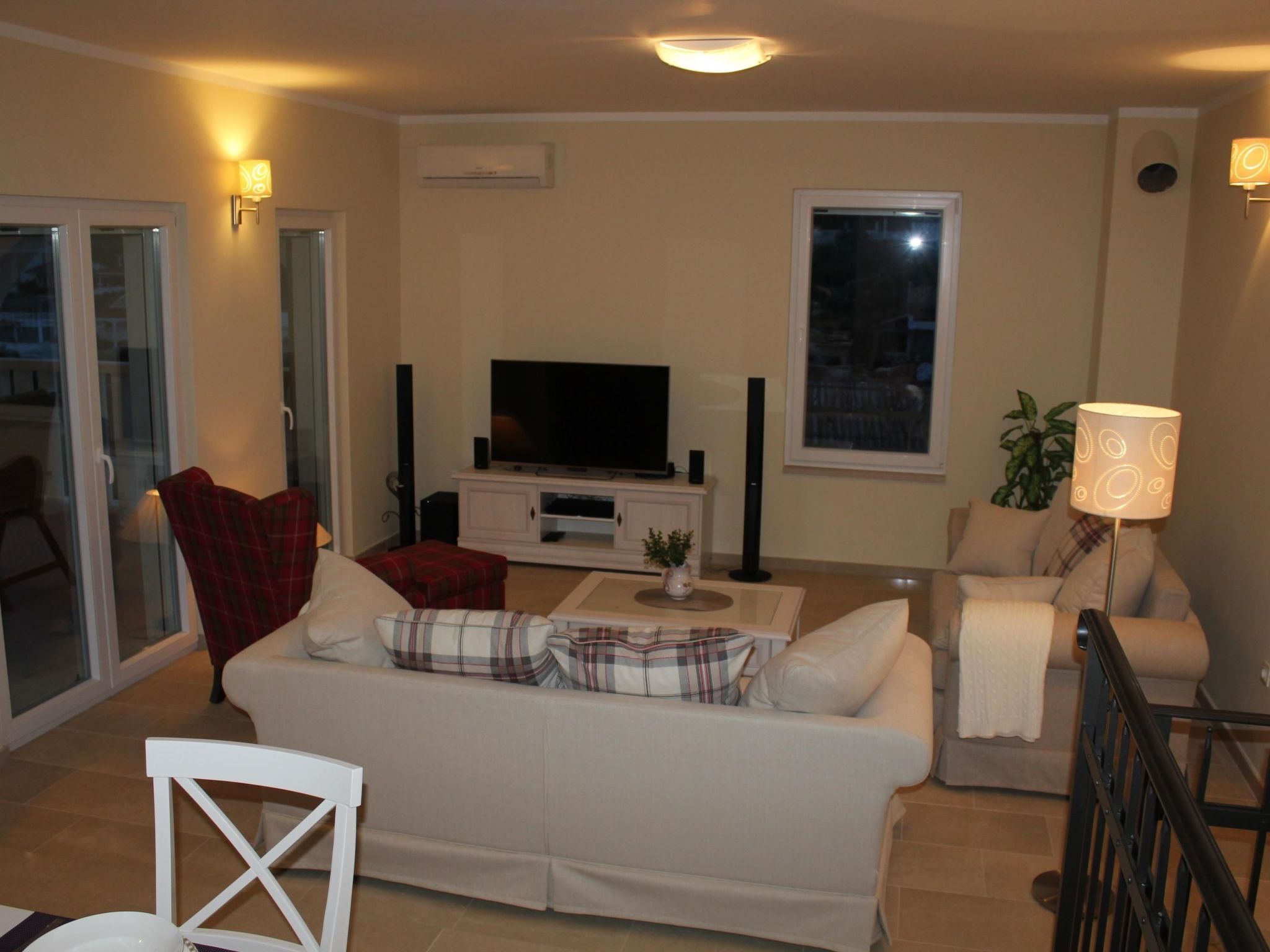 Villa Elena mit Pool, nur 60 Meter zum Meer-Binnen