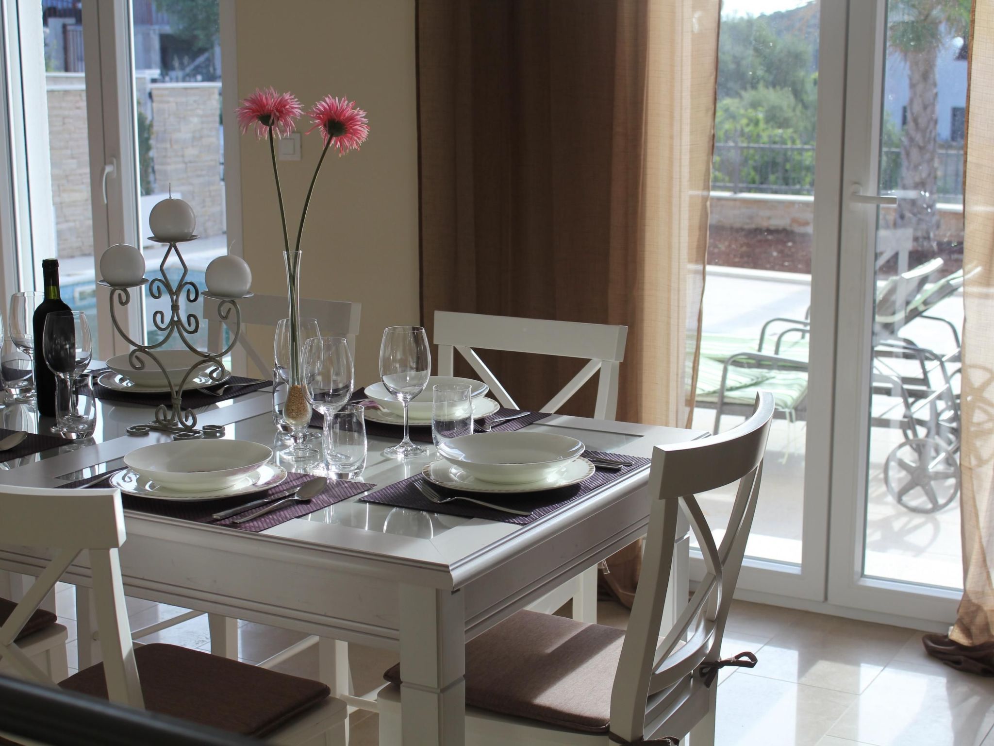 Villa Elena mit Pool, nur 60 Meter zum Meer-Binnen