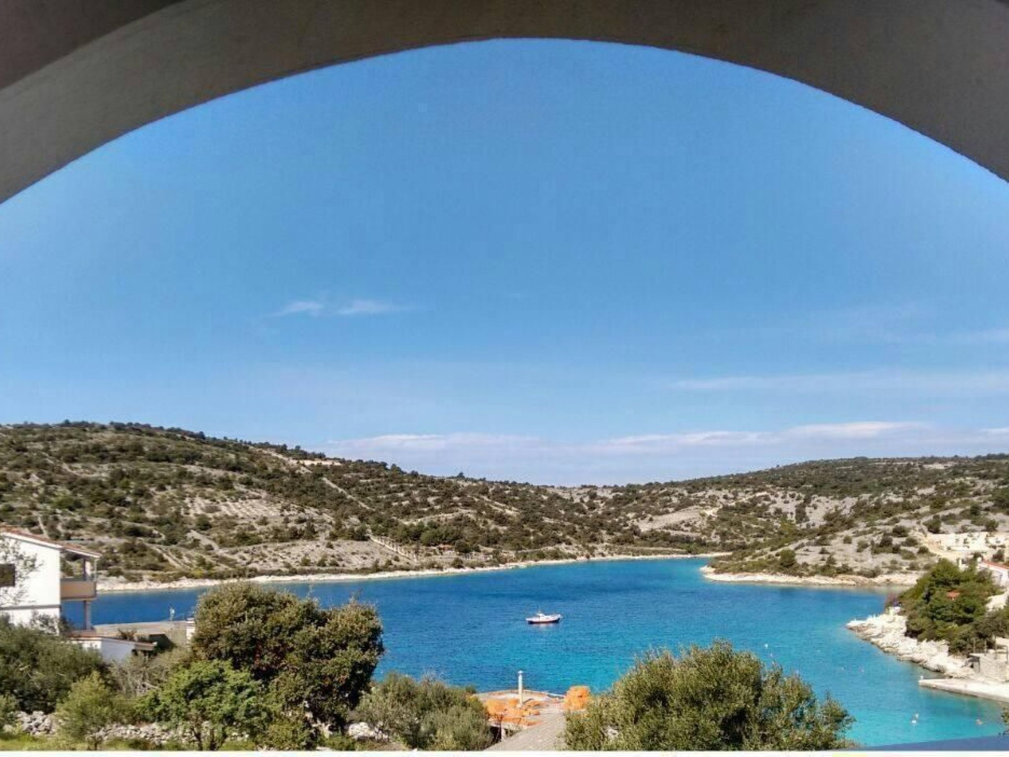 Villa Elena mit Pool, nur 60 Meter zum Meer-Binnen