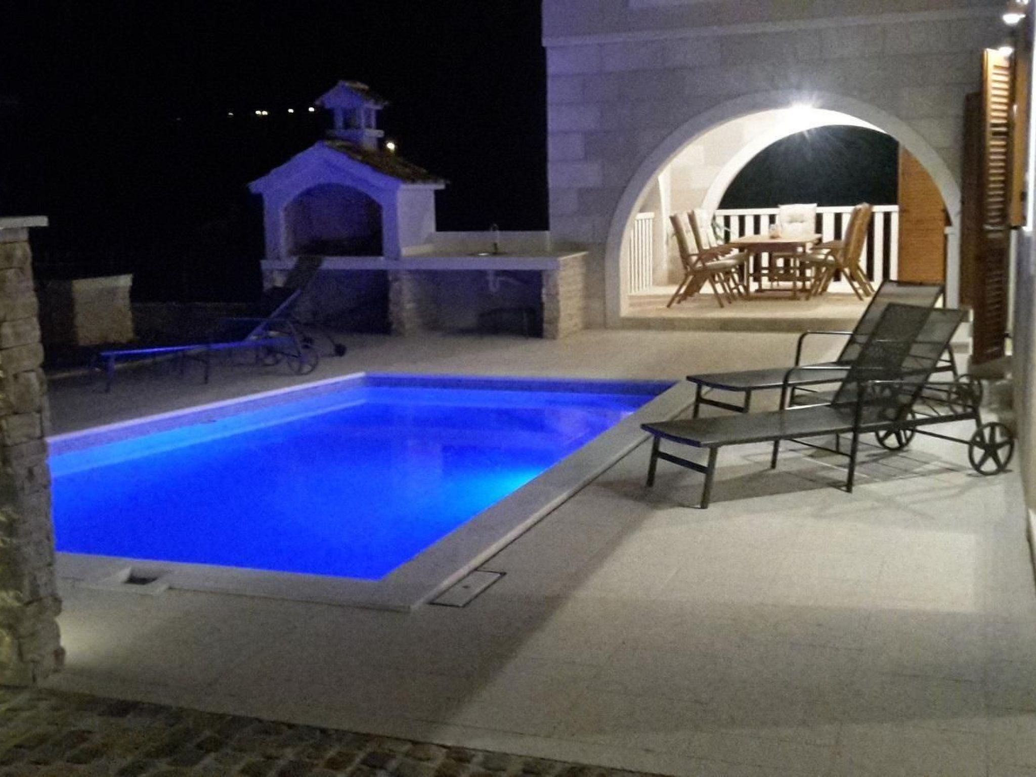 Villa Elena mit Pool, nur 60 Meter zum Meer-Binnen